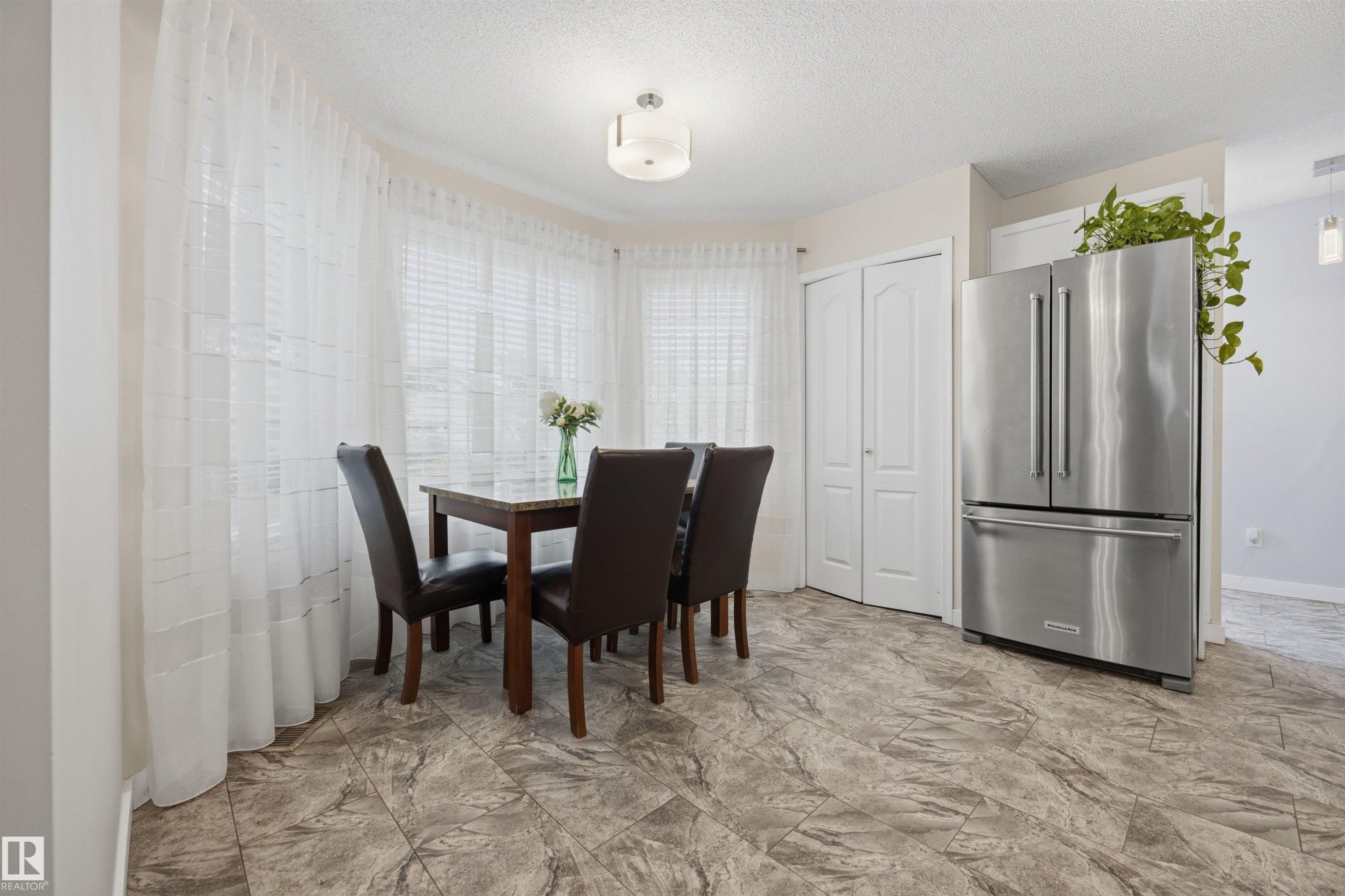 View of breakfast area - 6910 158A Avenue Nw, Edmonton, AB