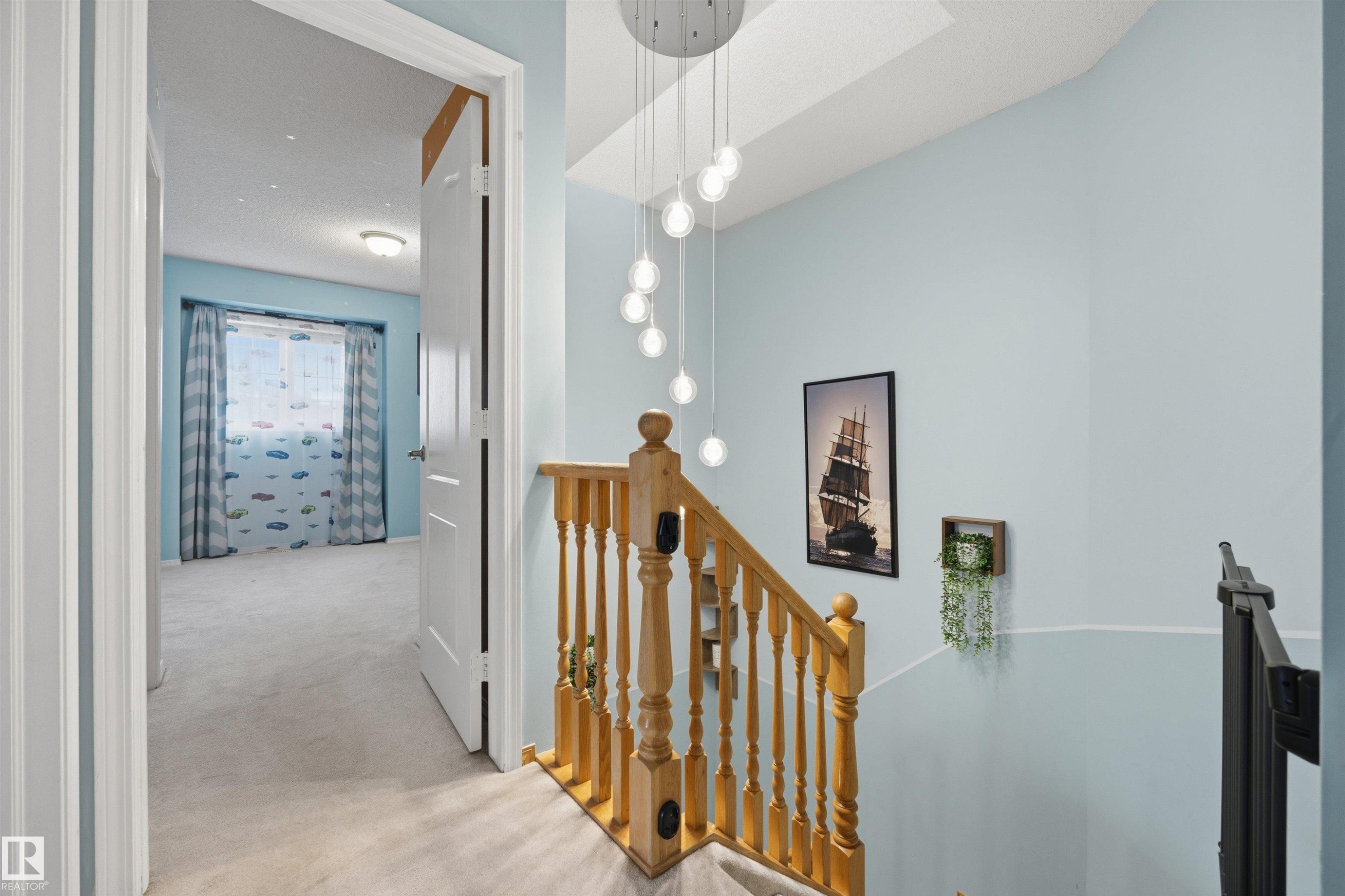 View of second floor hallway - 6910 158A Avenue Nw, Edmonton, AB