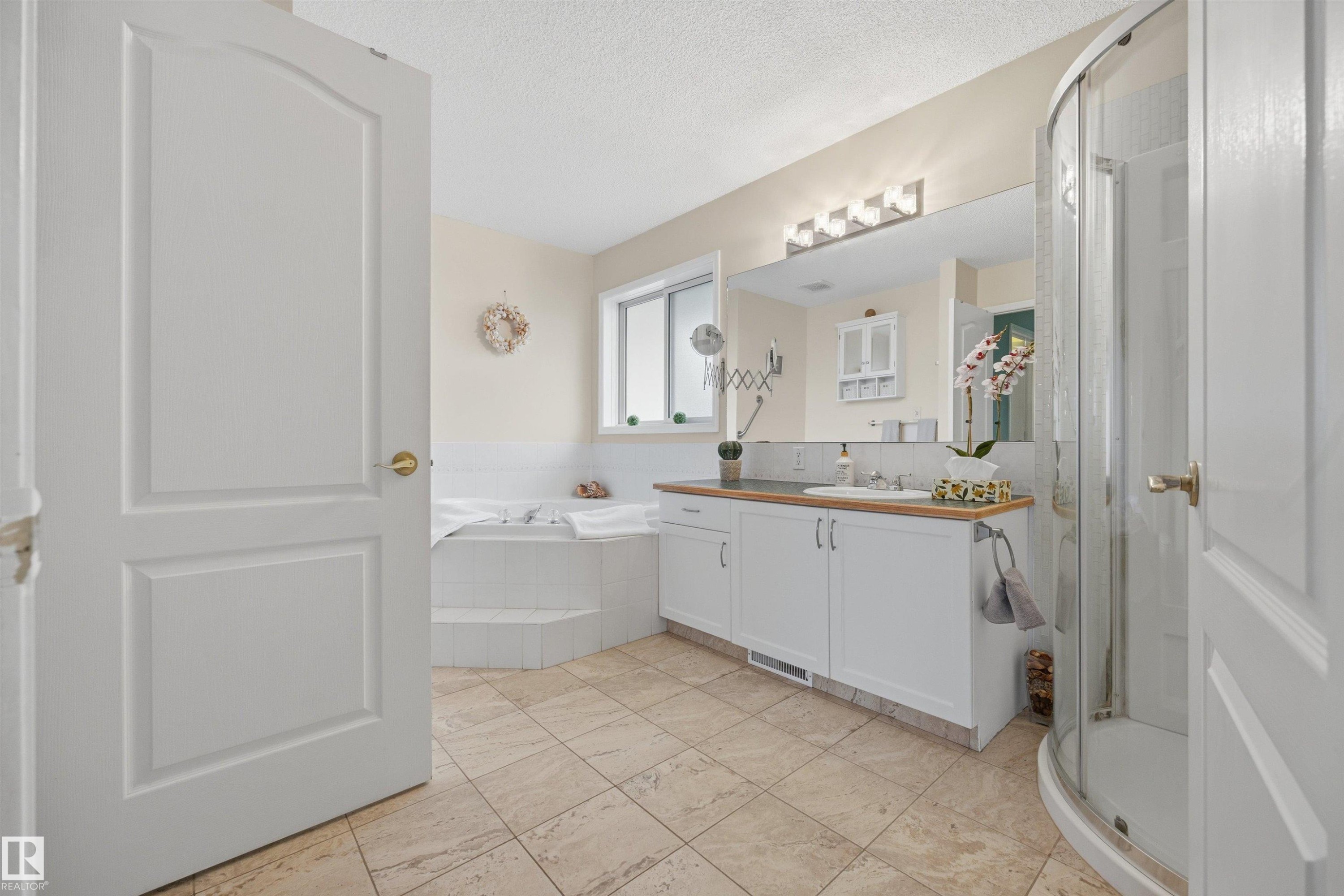 4PC ensuite primary bathroom - 6910 158A Avenue Nw, Edmonton, AB