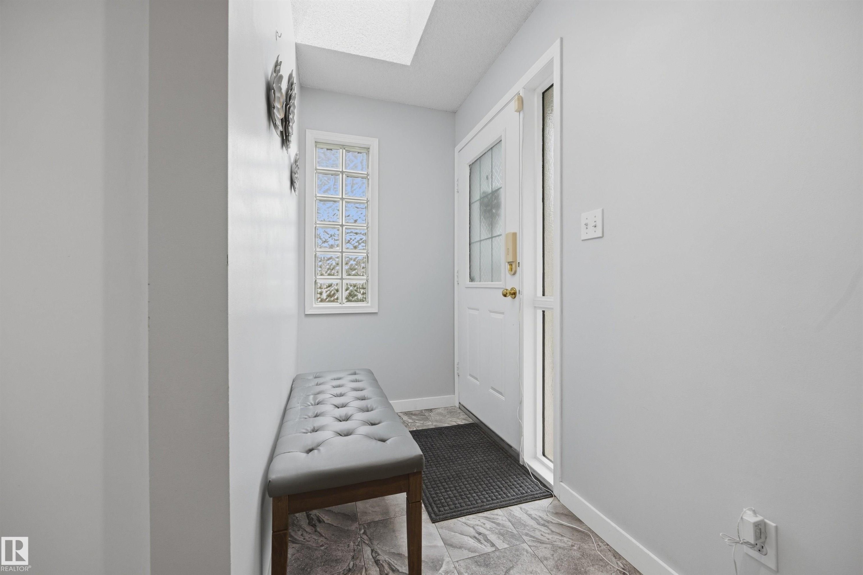 View of entrance foyer - 6910 158A Avenue Nw, Edmonton, AB