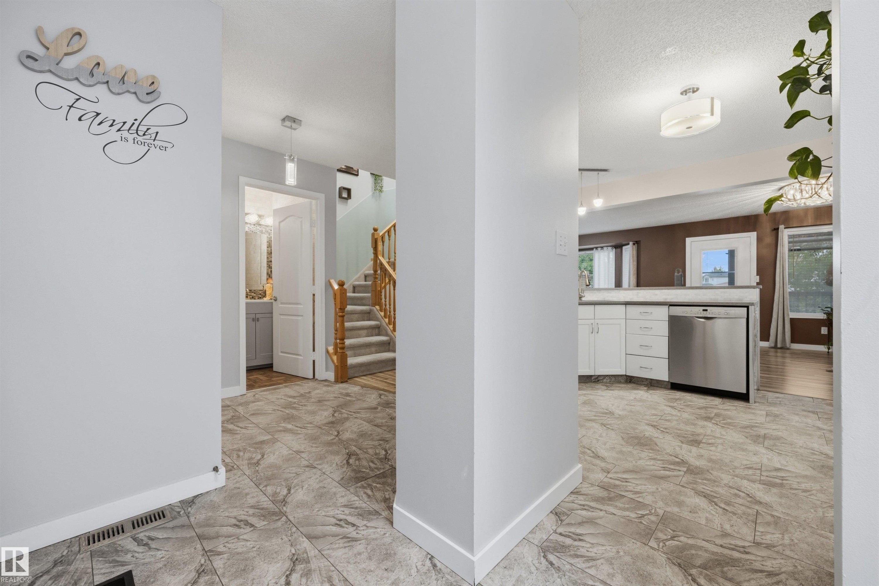 View of the open floor plan on the main floor - 6910 158A Avenue Nw, Edmonton, AB
