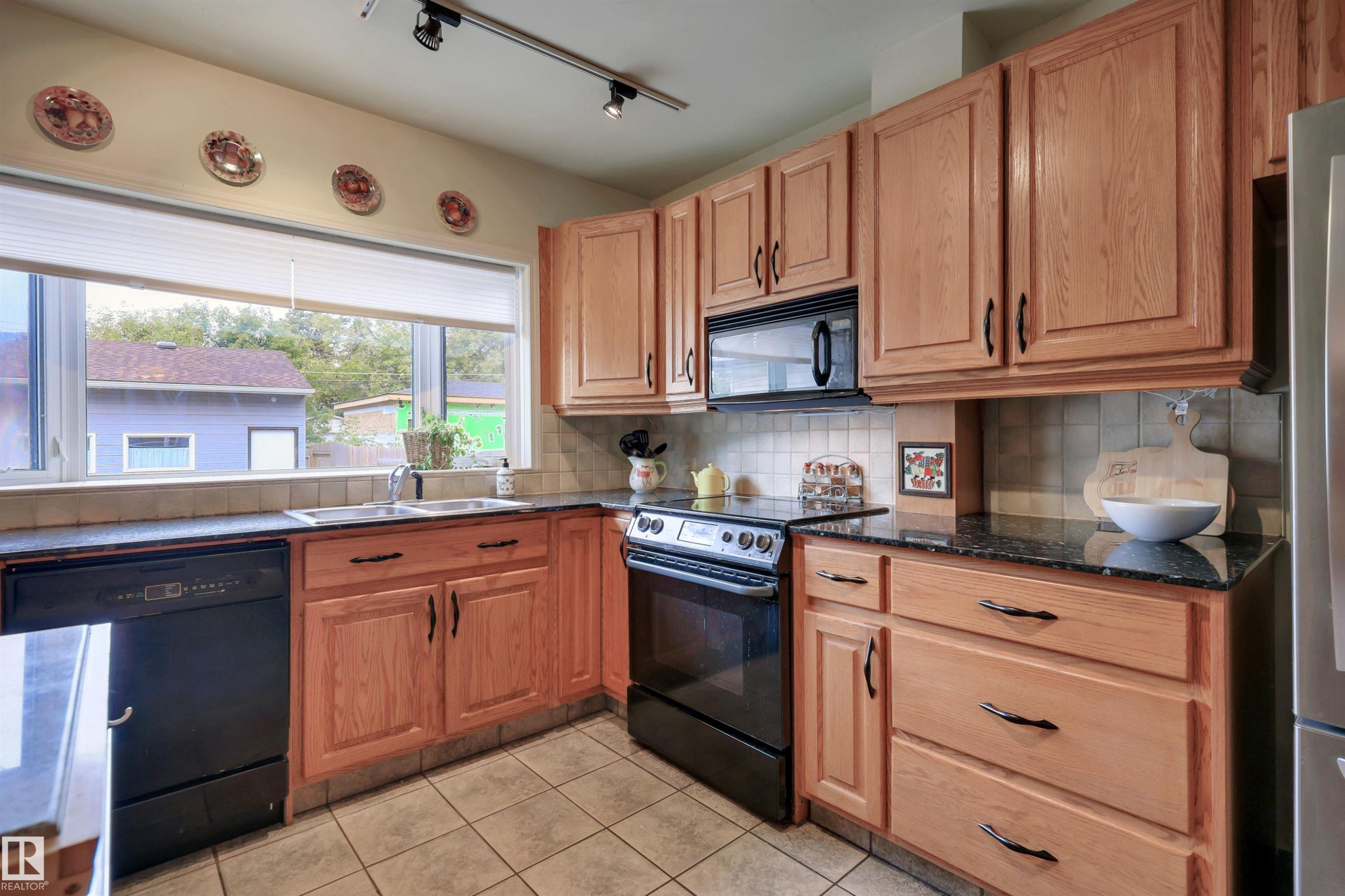 10524 75 Avenue Nw, Edmonton, AB