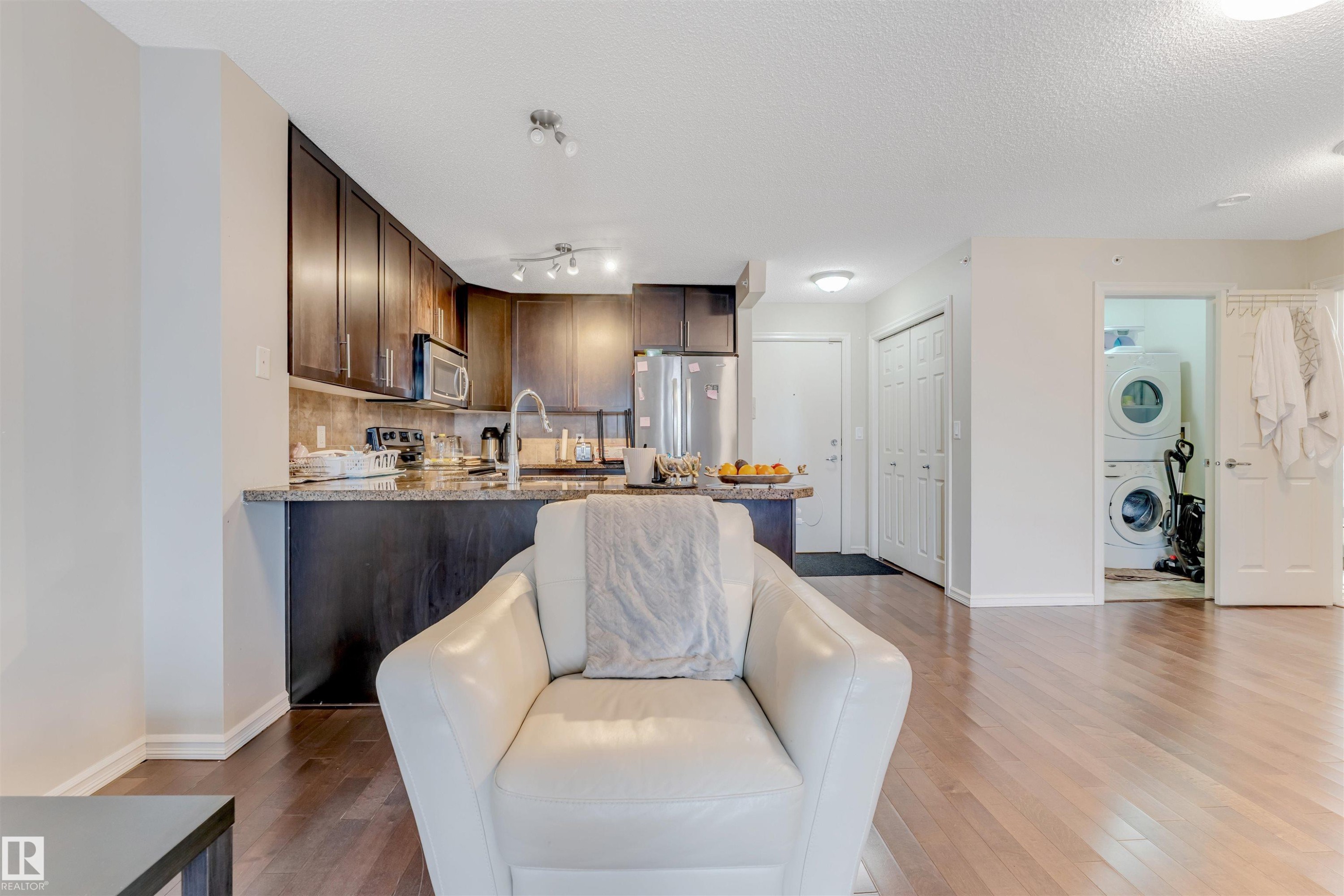 #409 2204 44 Av Nw, Edmonton, AB - Indoor Photo Showing Other Room