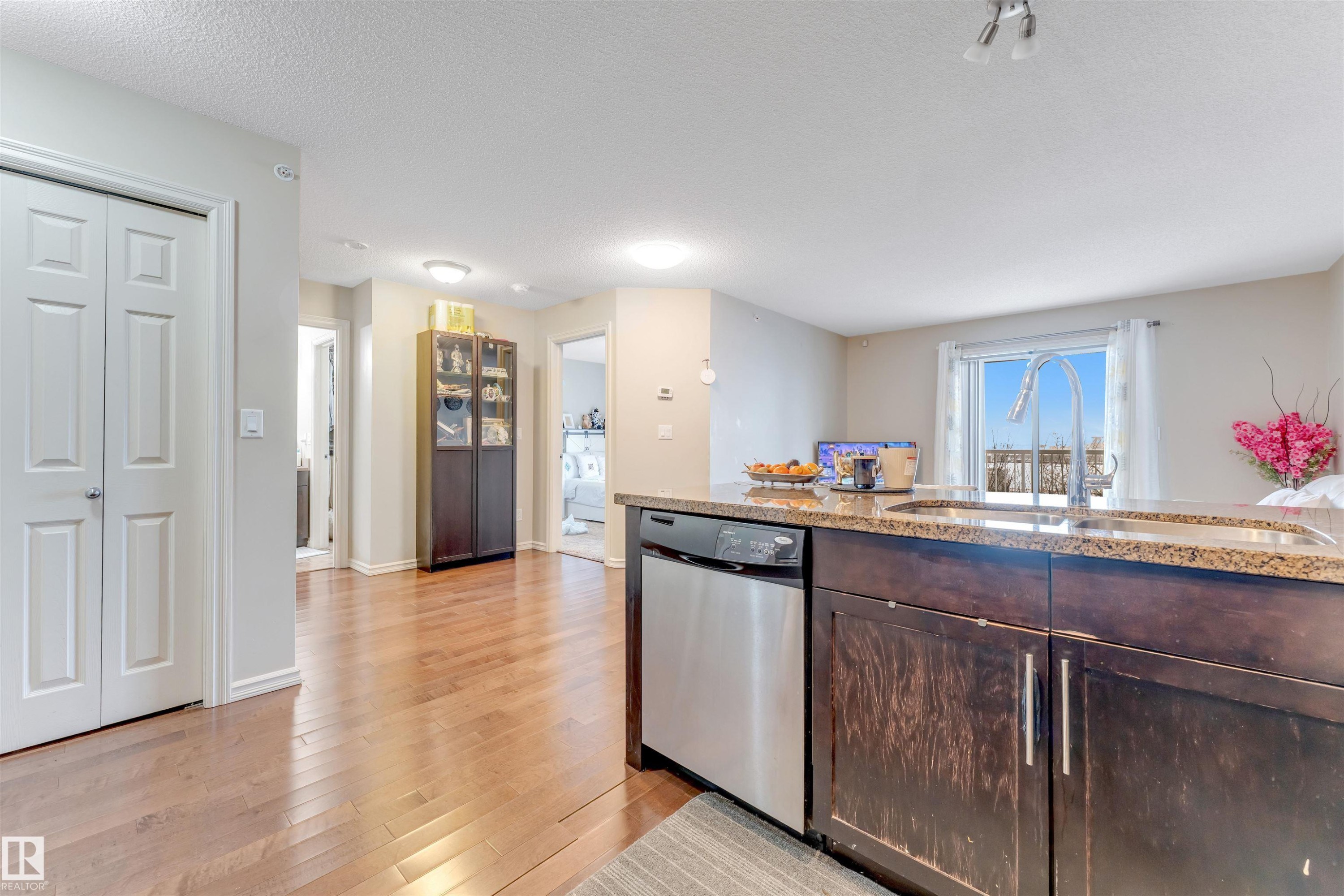#409 2204 44 Av Nw, Edmonton, AB - Indoor Photo Showing Kitchen