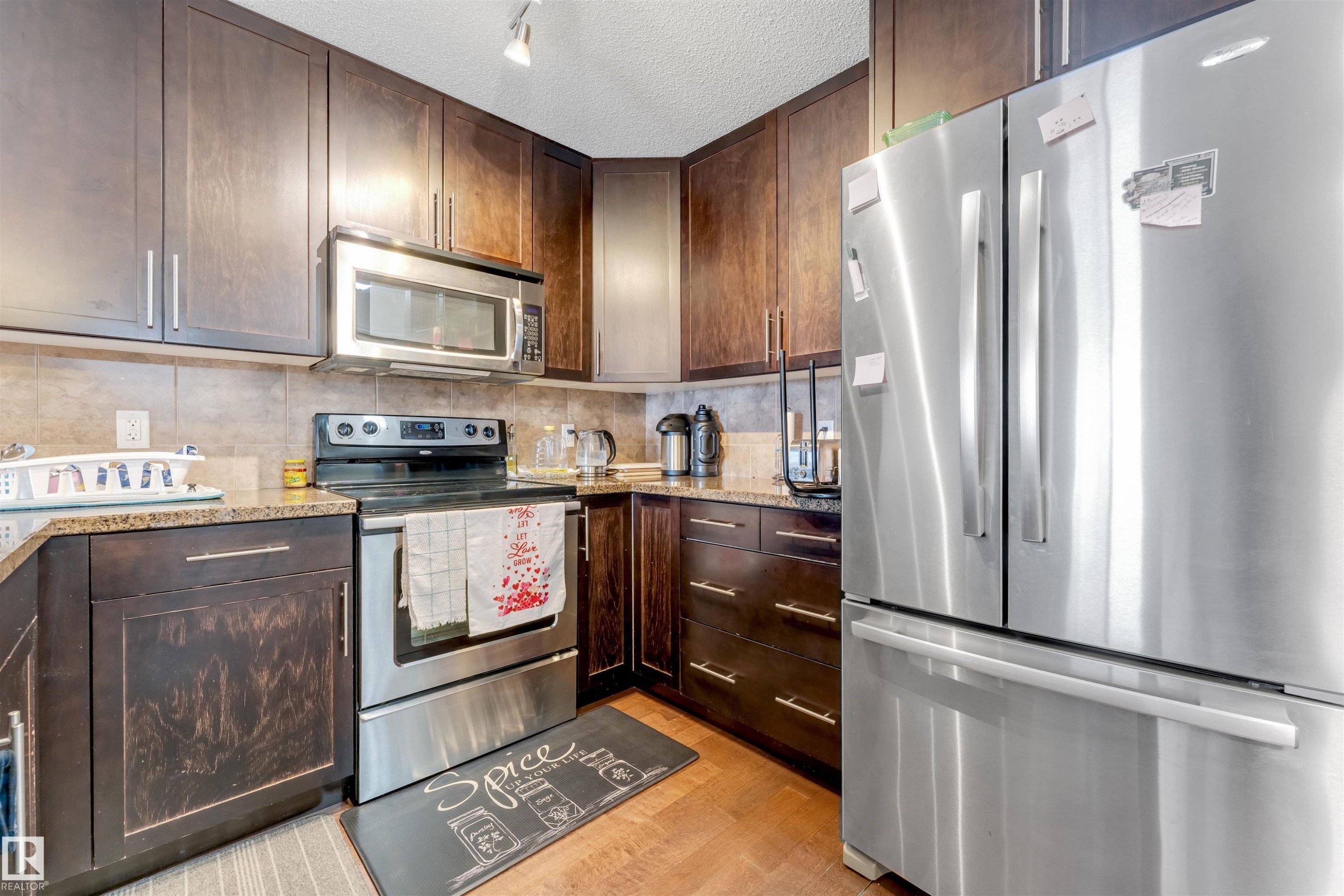 #409 2204 44 Av Nw, Edmonton, AB - Indoor Photo Showing Kitchen