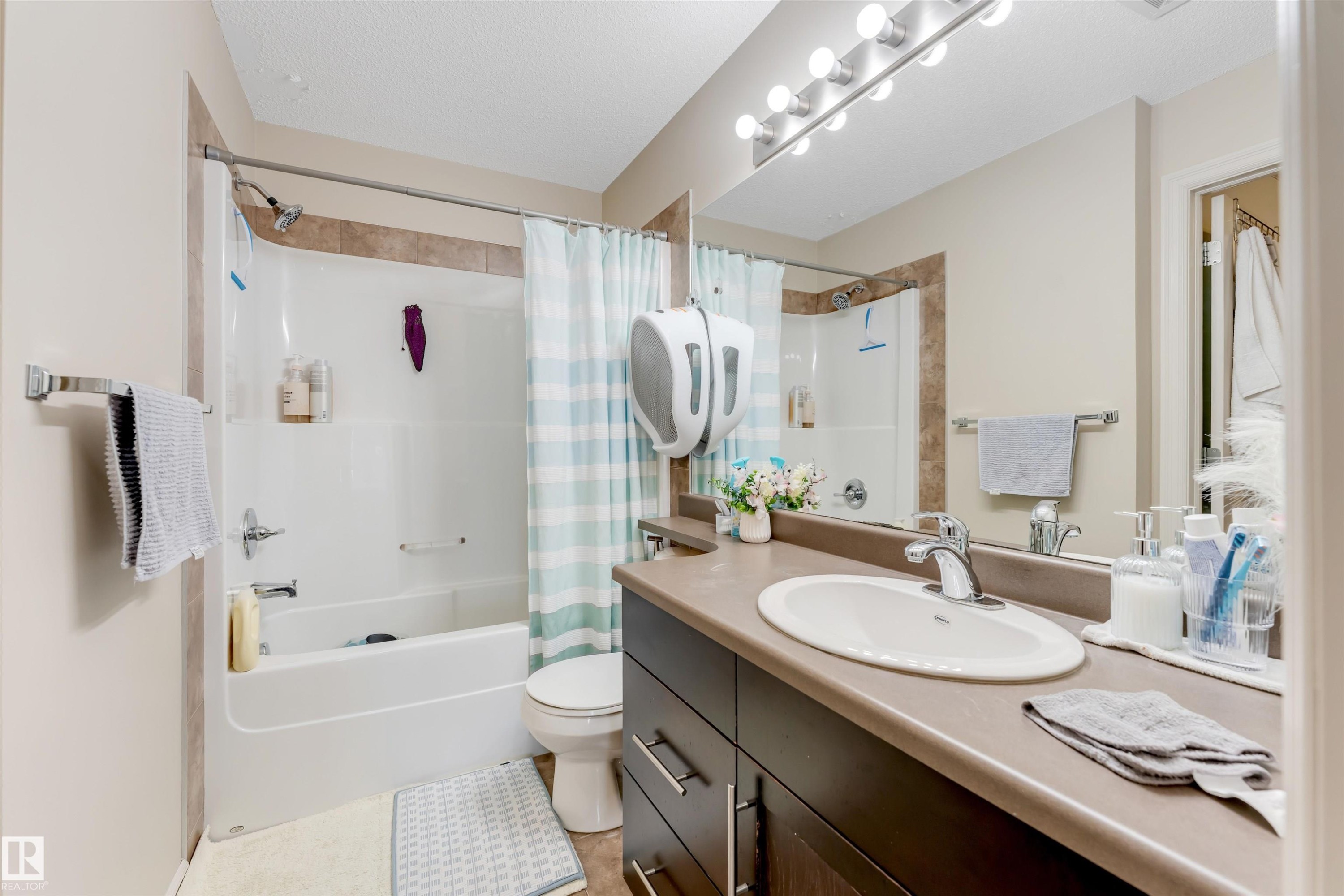 #409 2204 44 Av Nw, Edmonton, AB - Indoor Photo Showing Bathroom