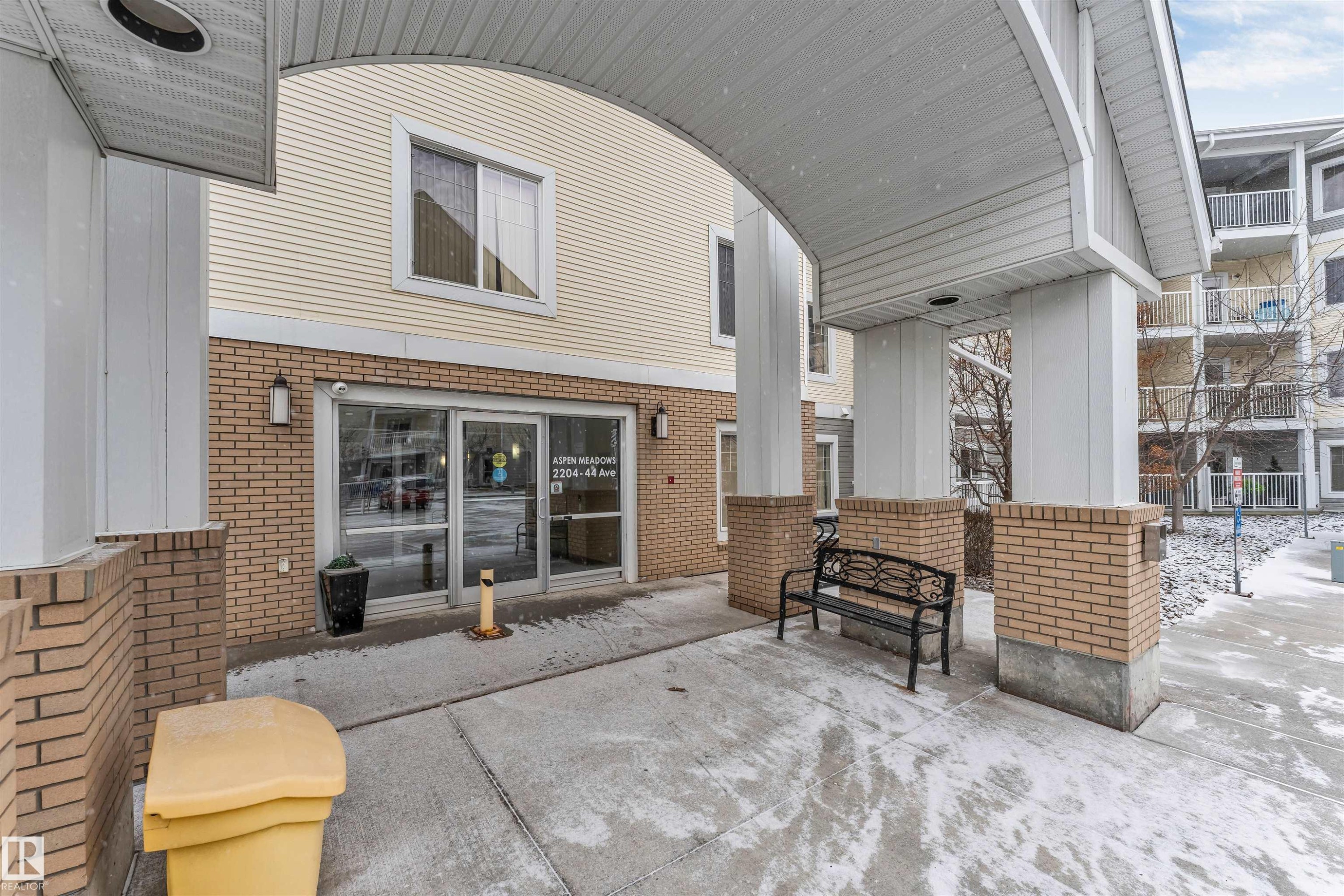 #409 2204 44 Av Nw, Edmonton, AB - Outdoor