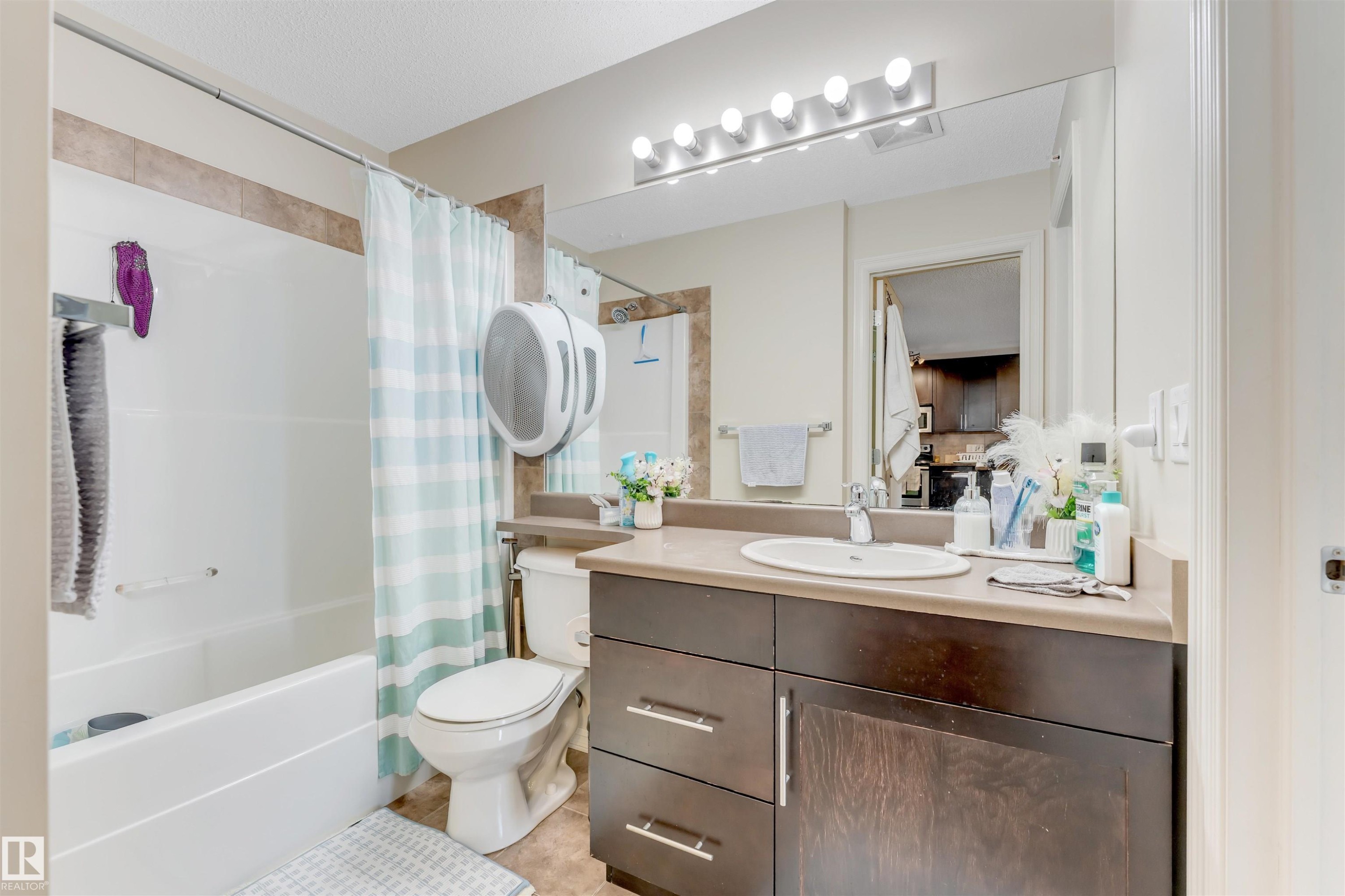 #409 2204 44 Av Nw, Edmonton, AB - Indoor Photo Showing Bathroom