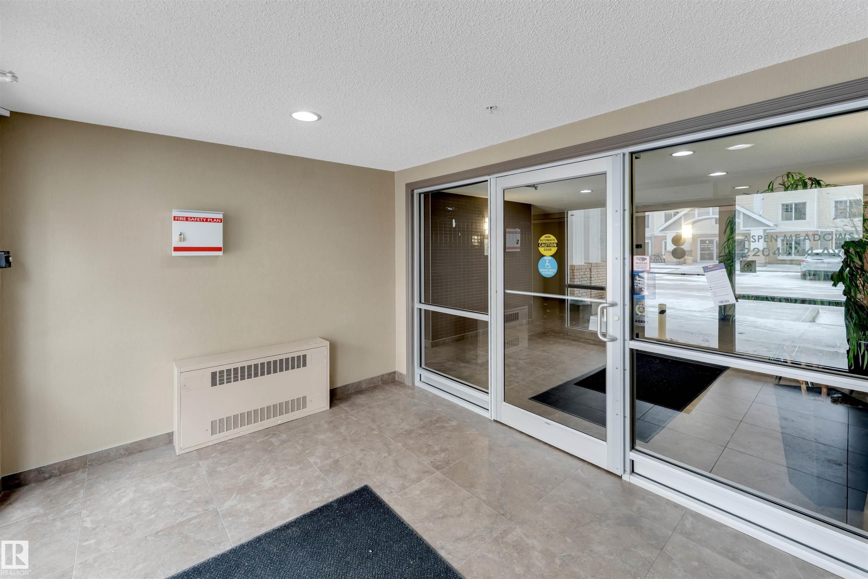 #409 2204 44 Av Nw, Edmonton, AB - Indoor Photo Showing Other Room