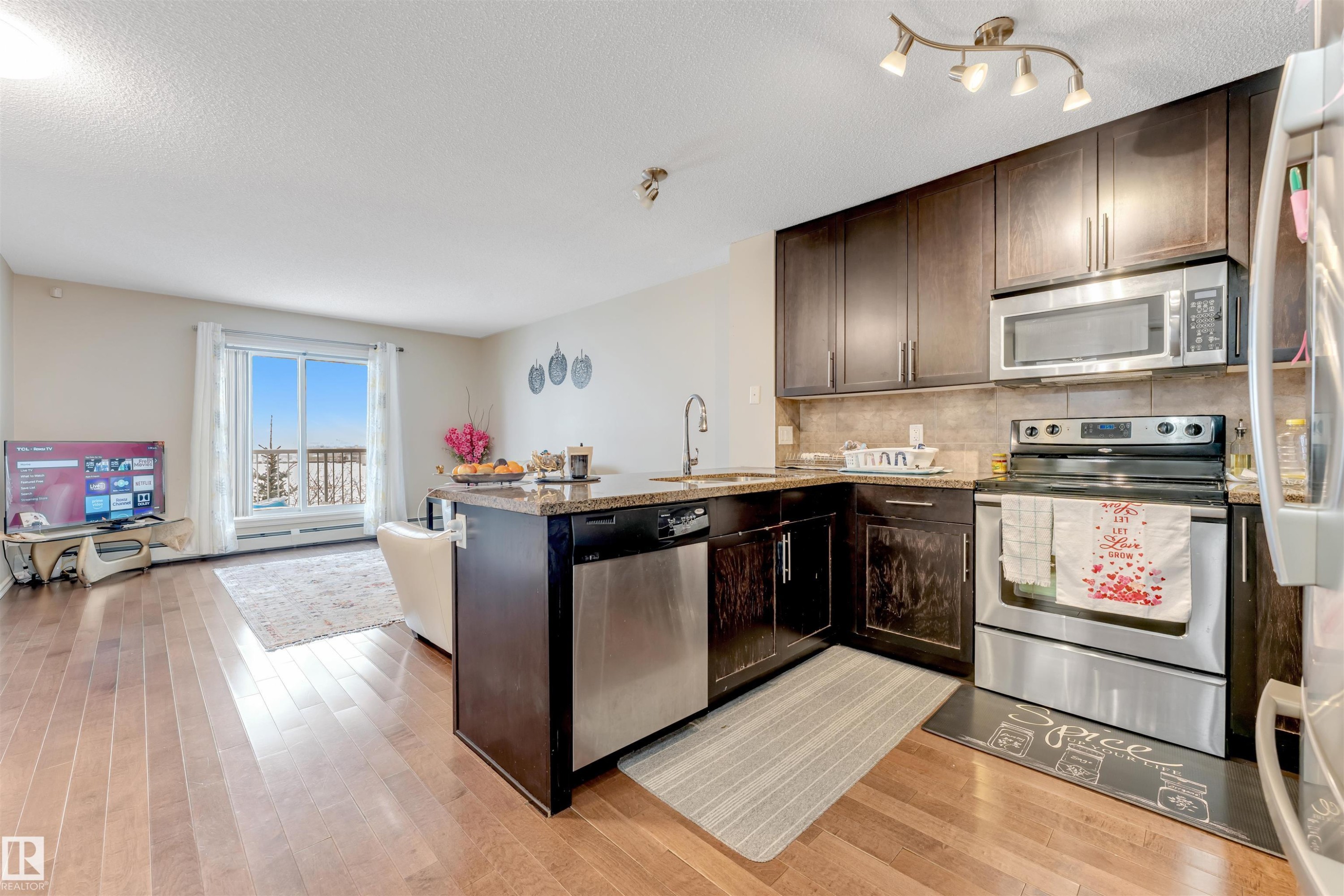 #409 2204 44 Av Nw, Edmonton, AB - Indoor Photo Showing Kitchen