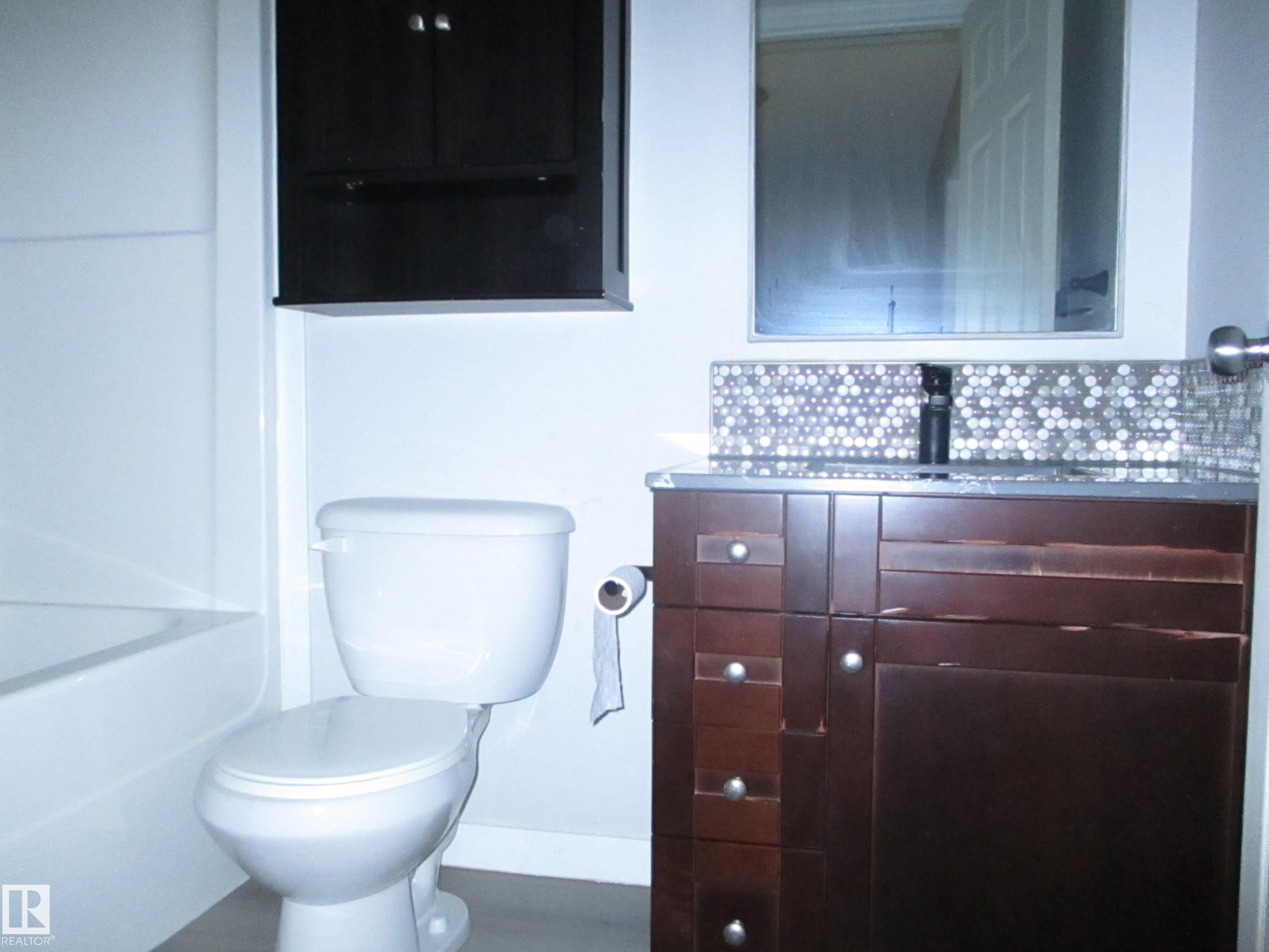 full bathroom upstairs - #37 287 Macewan Rd Sw, Edmonton, AB