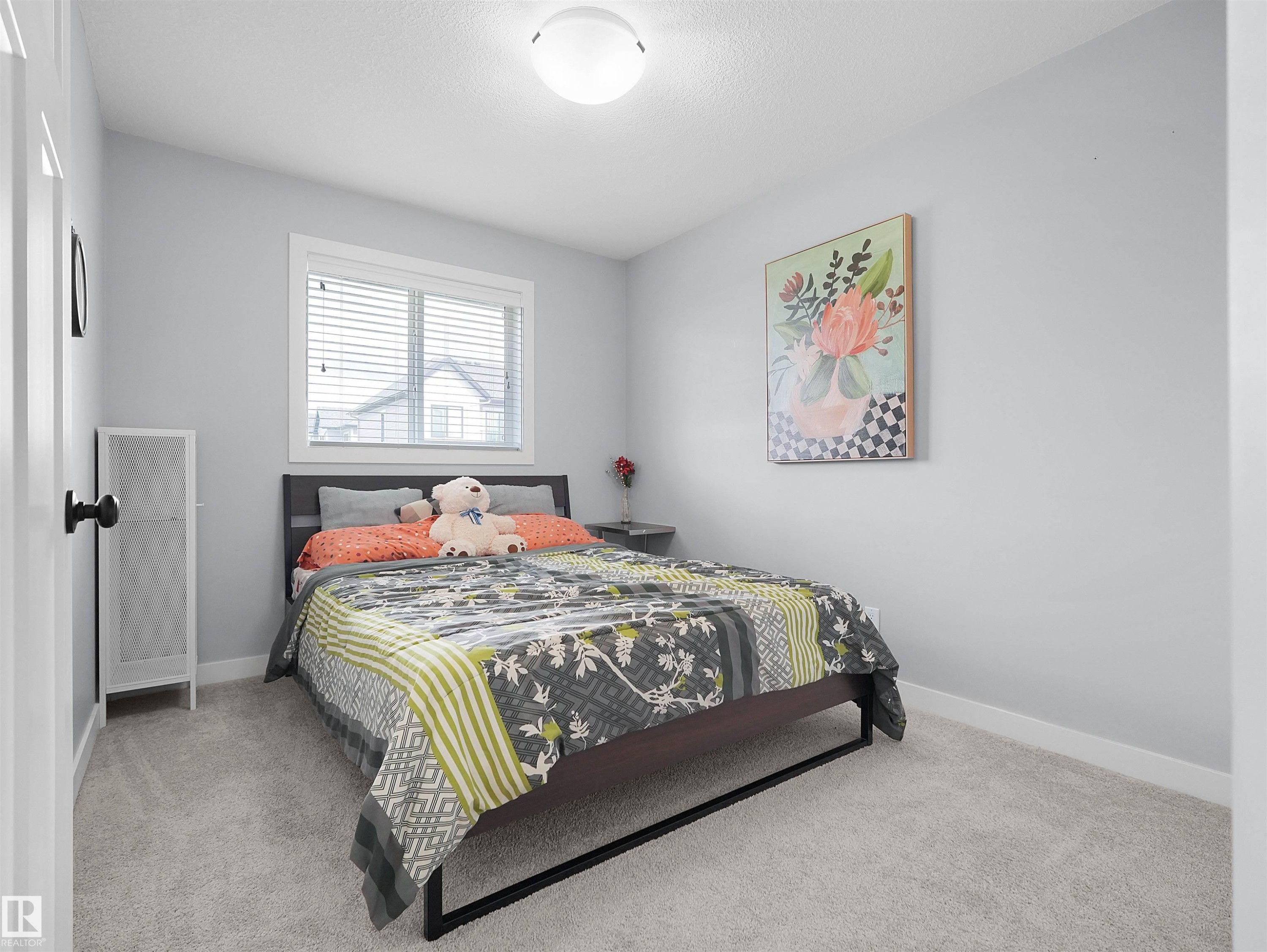 Neutral wall color, window with blinds, overhead lighting, and carpeted flooring - 6656 Cardinal Rd Sw, Edmonton, AB