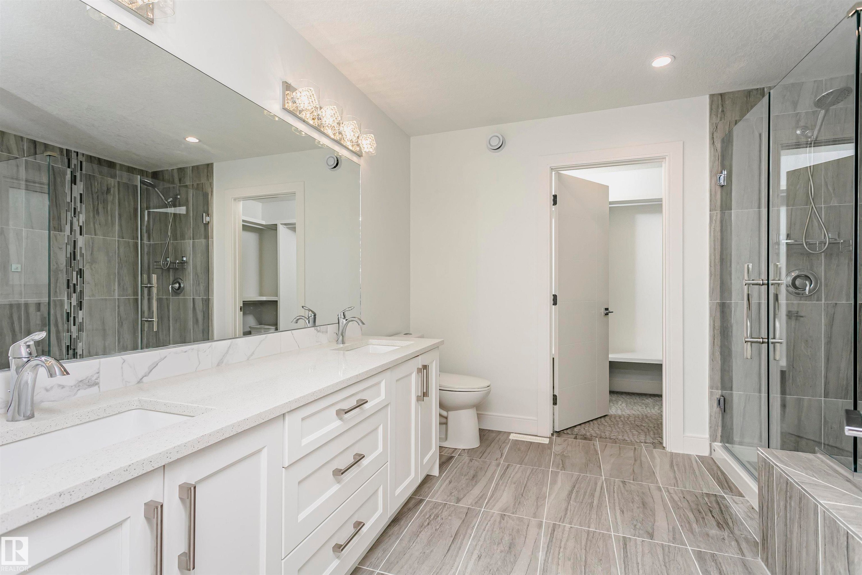 Dual vanity with undermount sinks and white countertops - 9107 181 Avenue Nw, Edmonton, AB