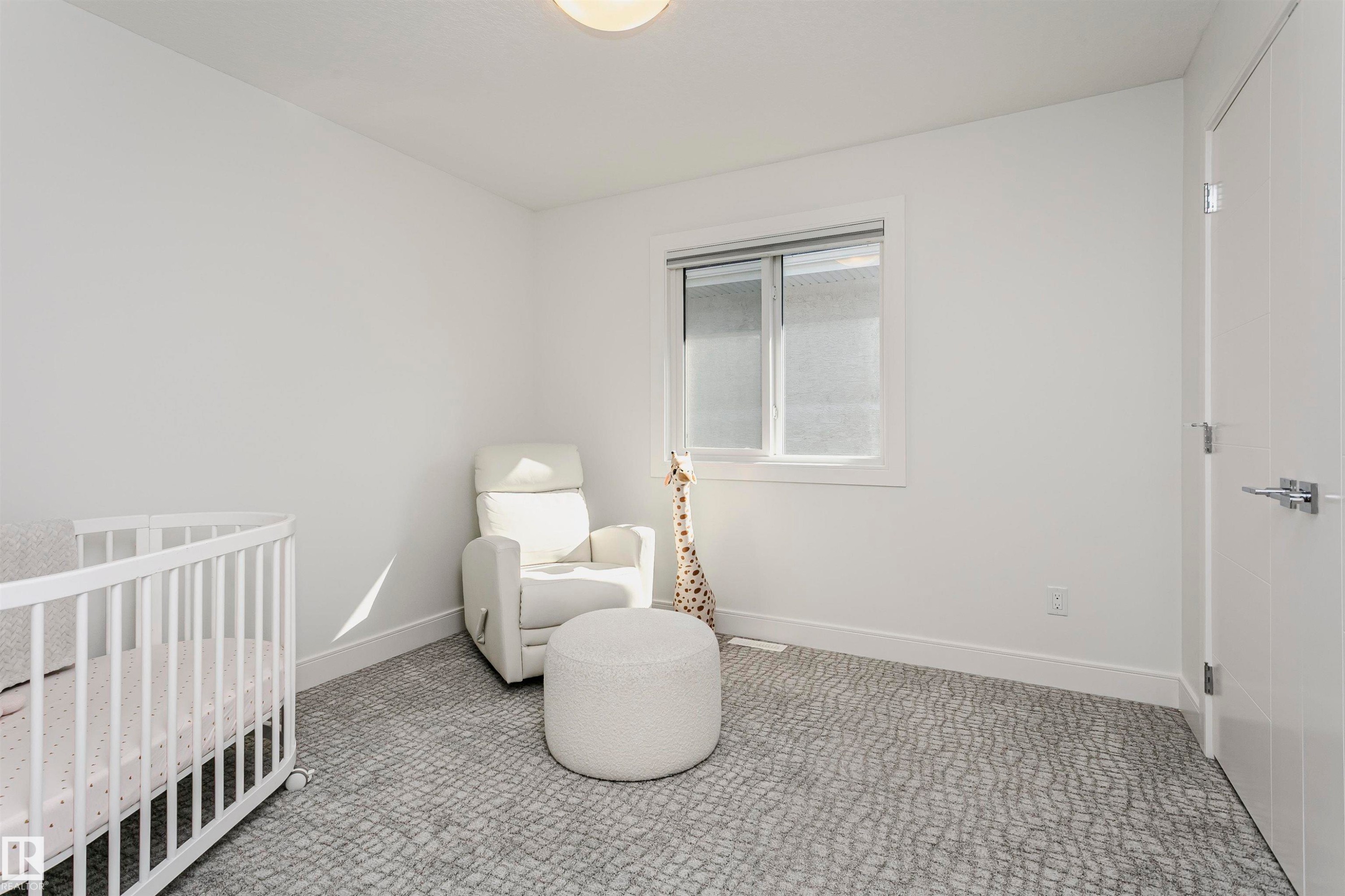 White walls with a single window featuring a roller shade - 9107 181 Avenue Nw, Edmonton, AB