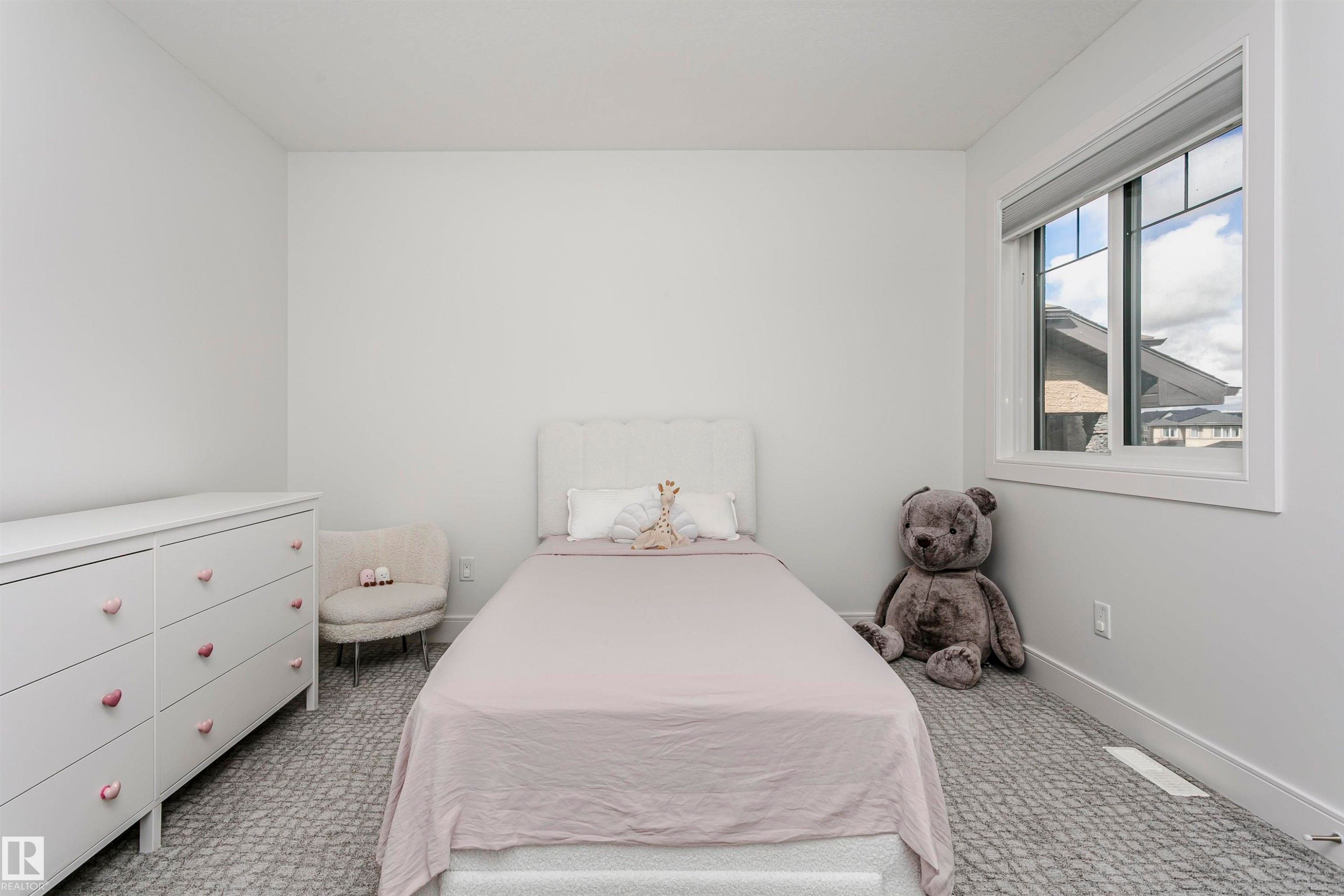 White walls with a single window - 9107 181 Avenue Nw, Edmonton, AB