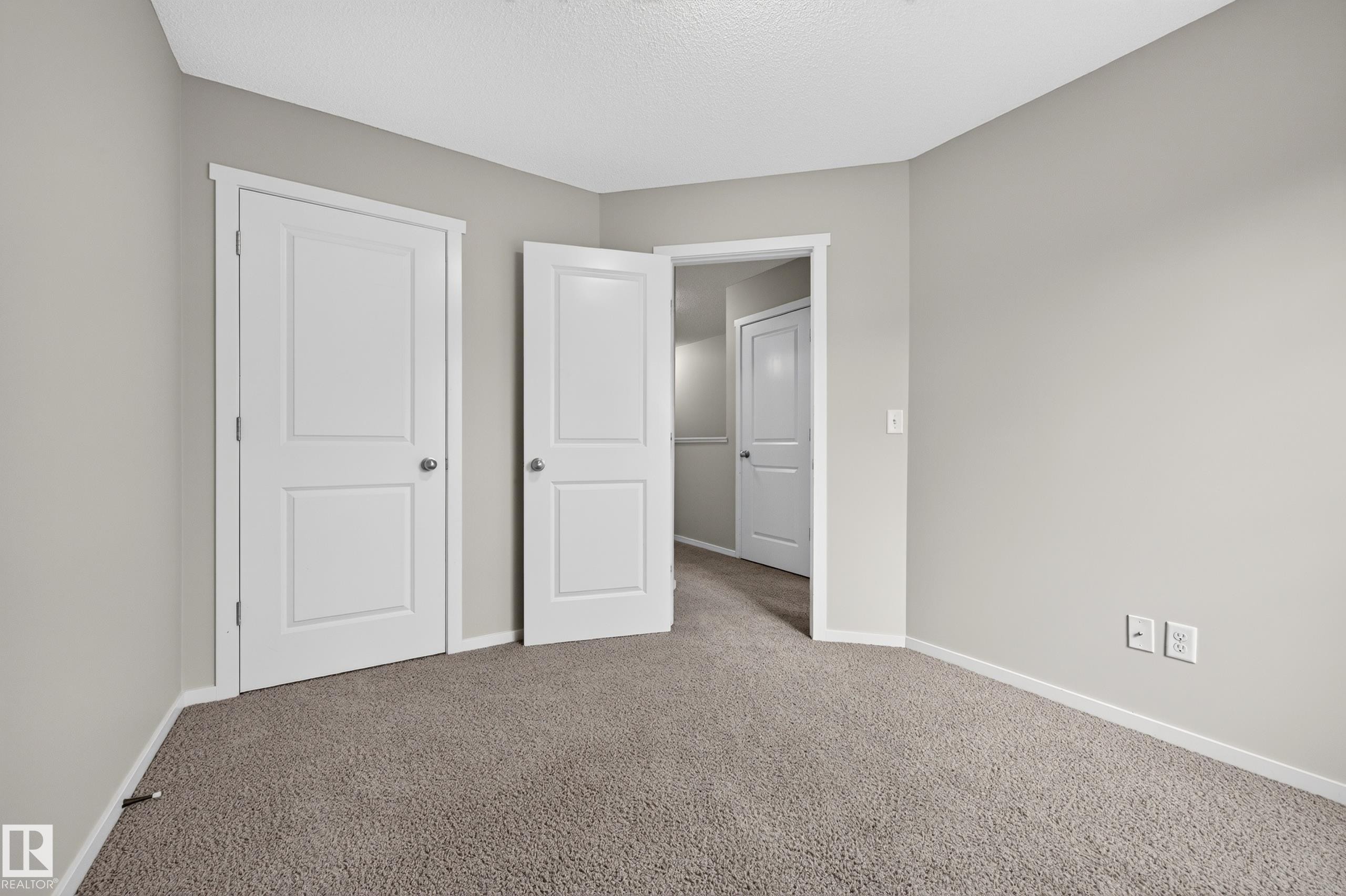 Neutral wall color, wall-to-wall carpeting, two panel doors, and white trim throughout - #72 603 Watt Bv Sw Sw, Edmonton, AB