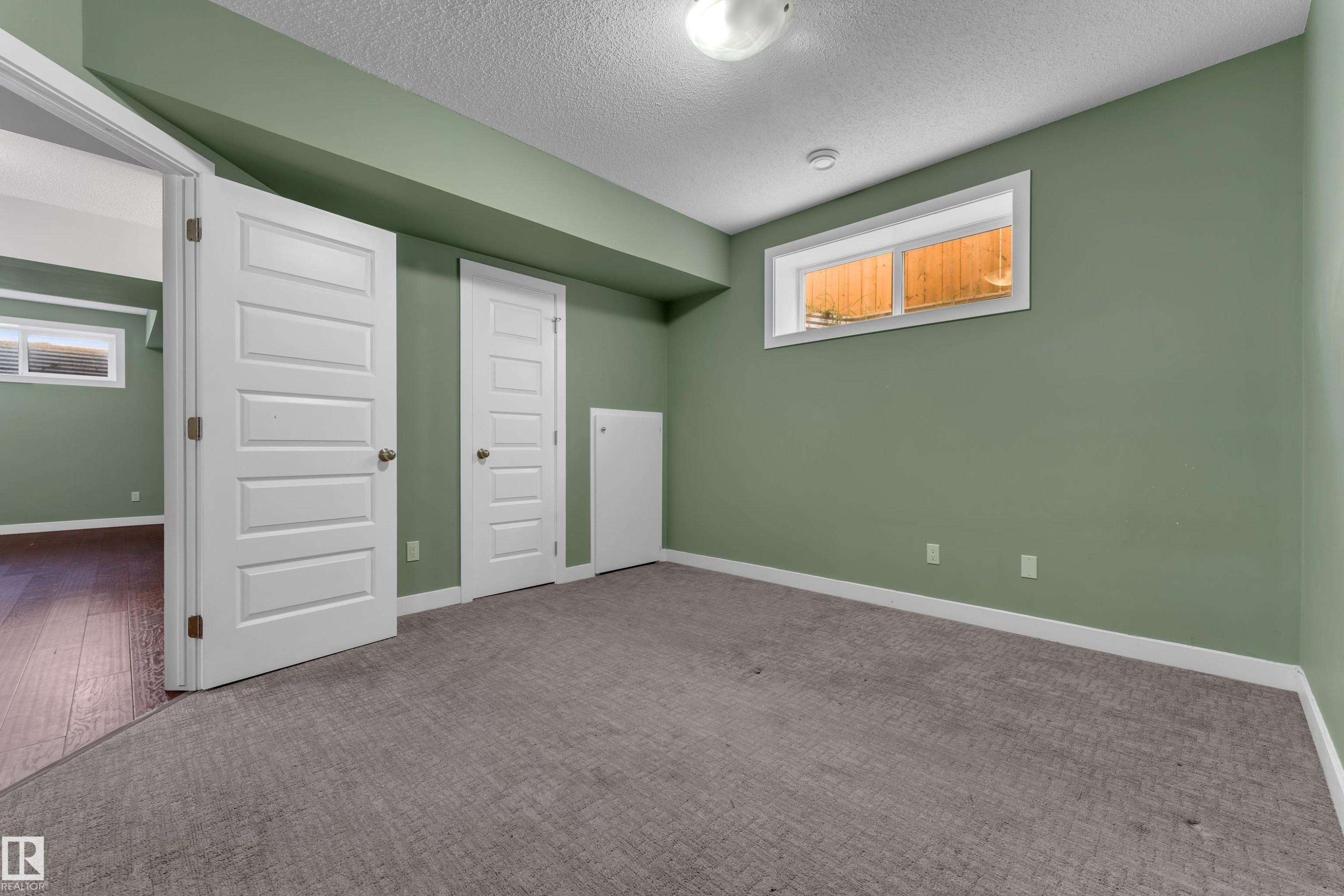 Recessed windows, white trim, flat panel doors, and grey carpeting - 11421 82 Street Nw, Edmonton, AB