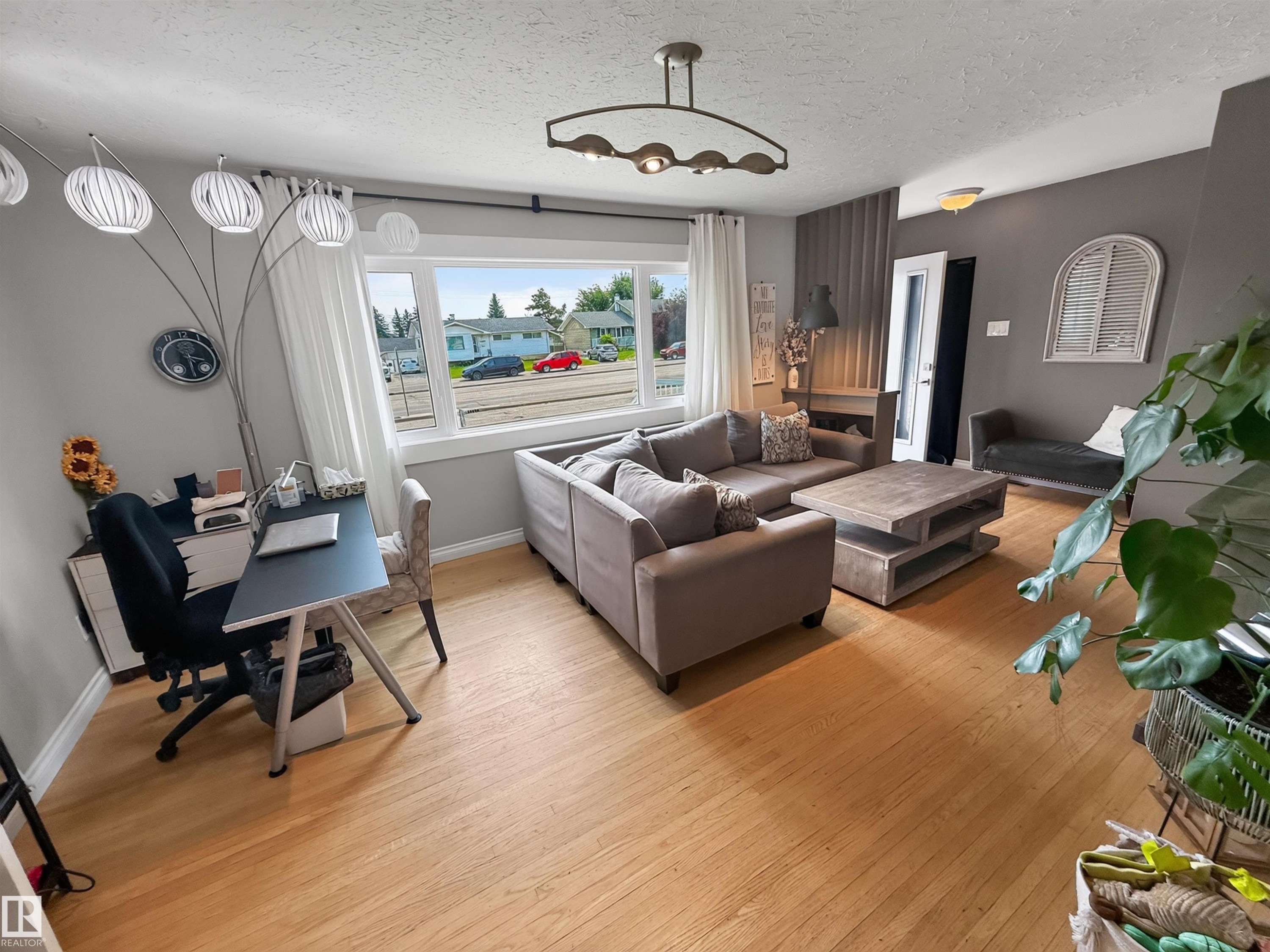 16046 95 Avenue Nw, Edmonton, AB - Indoor