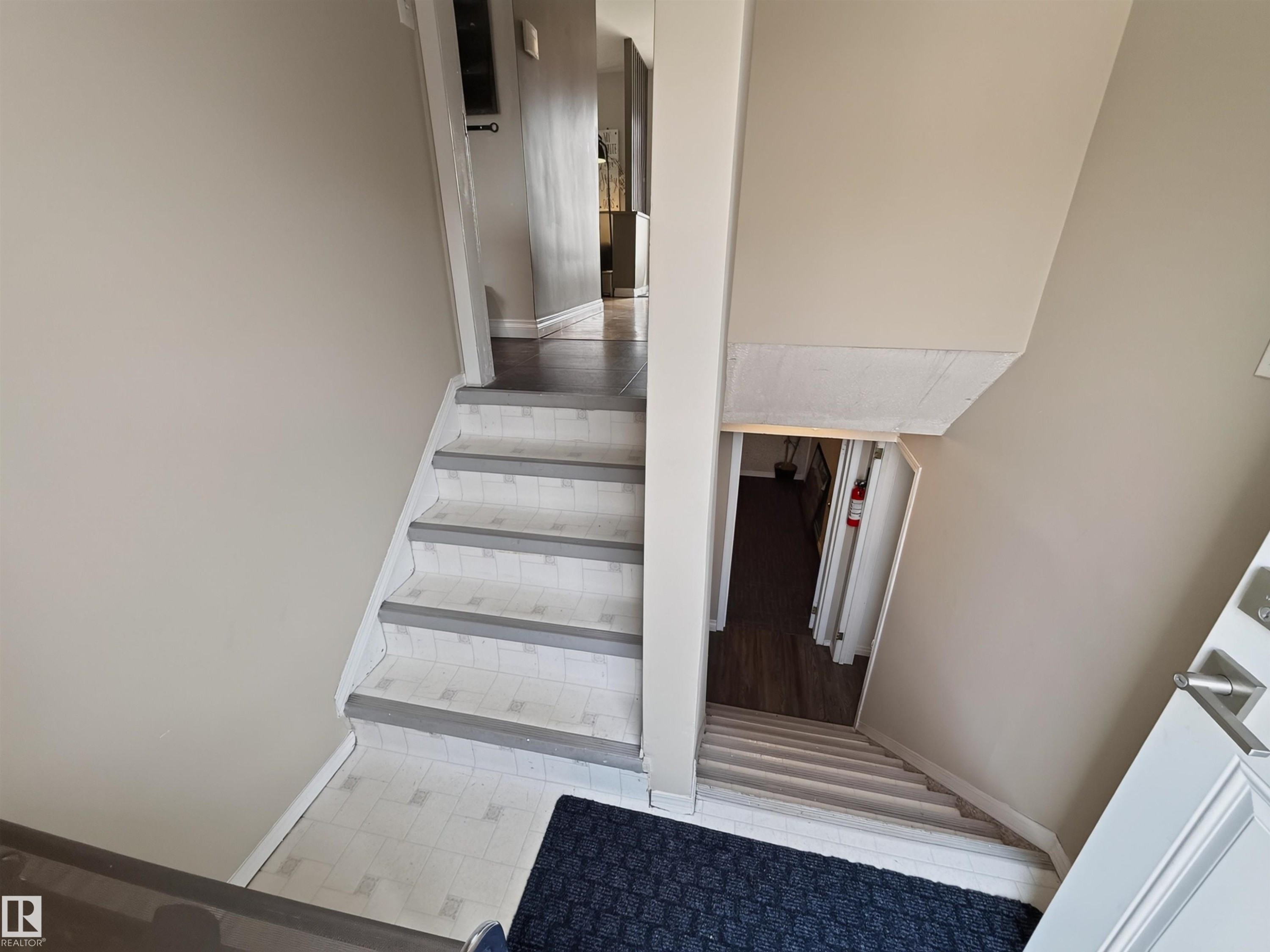16046 95 Avenue Nw, Edmonton, AB - Indoor Photo Showing Other Room