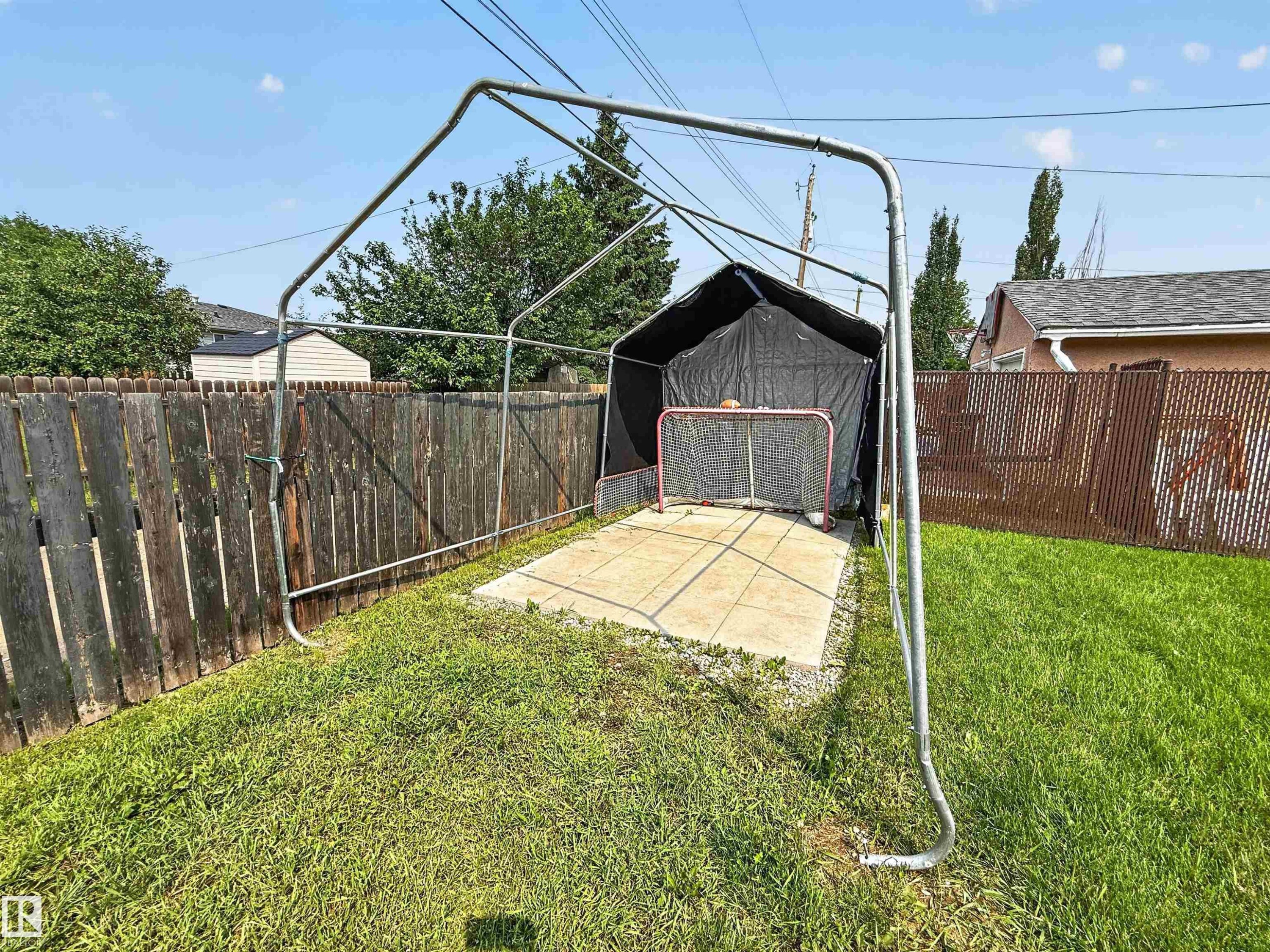 16046 95 Avenue Nw, Edmonton, AB - Outdoor