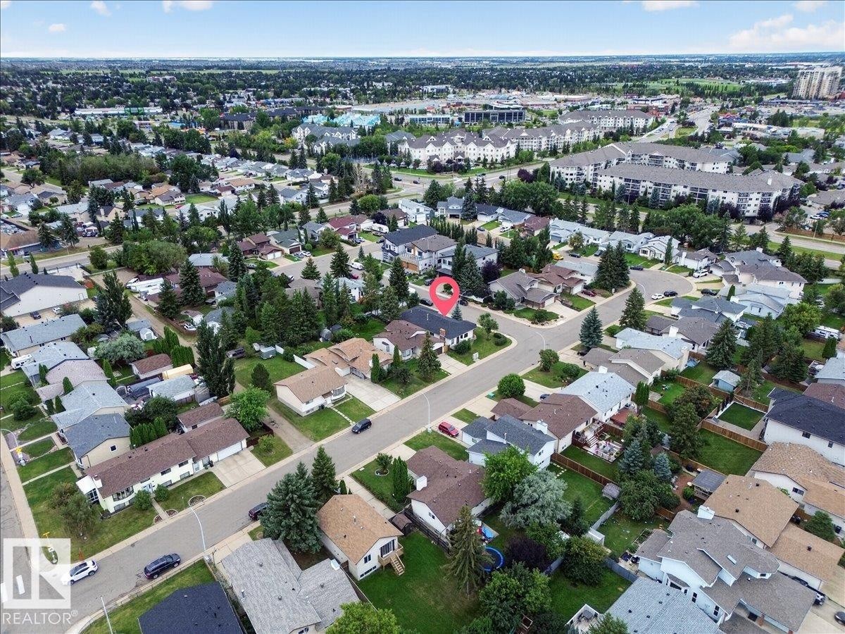 Residential neighborhood with established tree cover and paved roads - 2907 49 Street Nw, Edmonton, AB