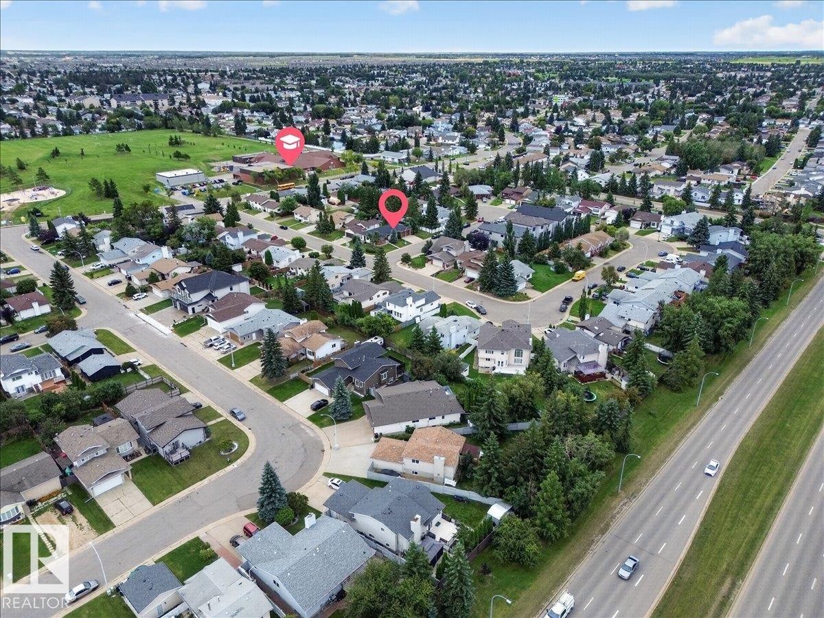 Residential neighborhood with mature trees, green spaces, and paved roads - 2907 49 Street Nw, Edmonton, AB