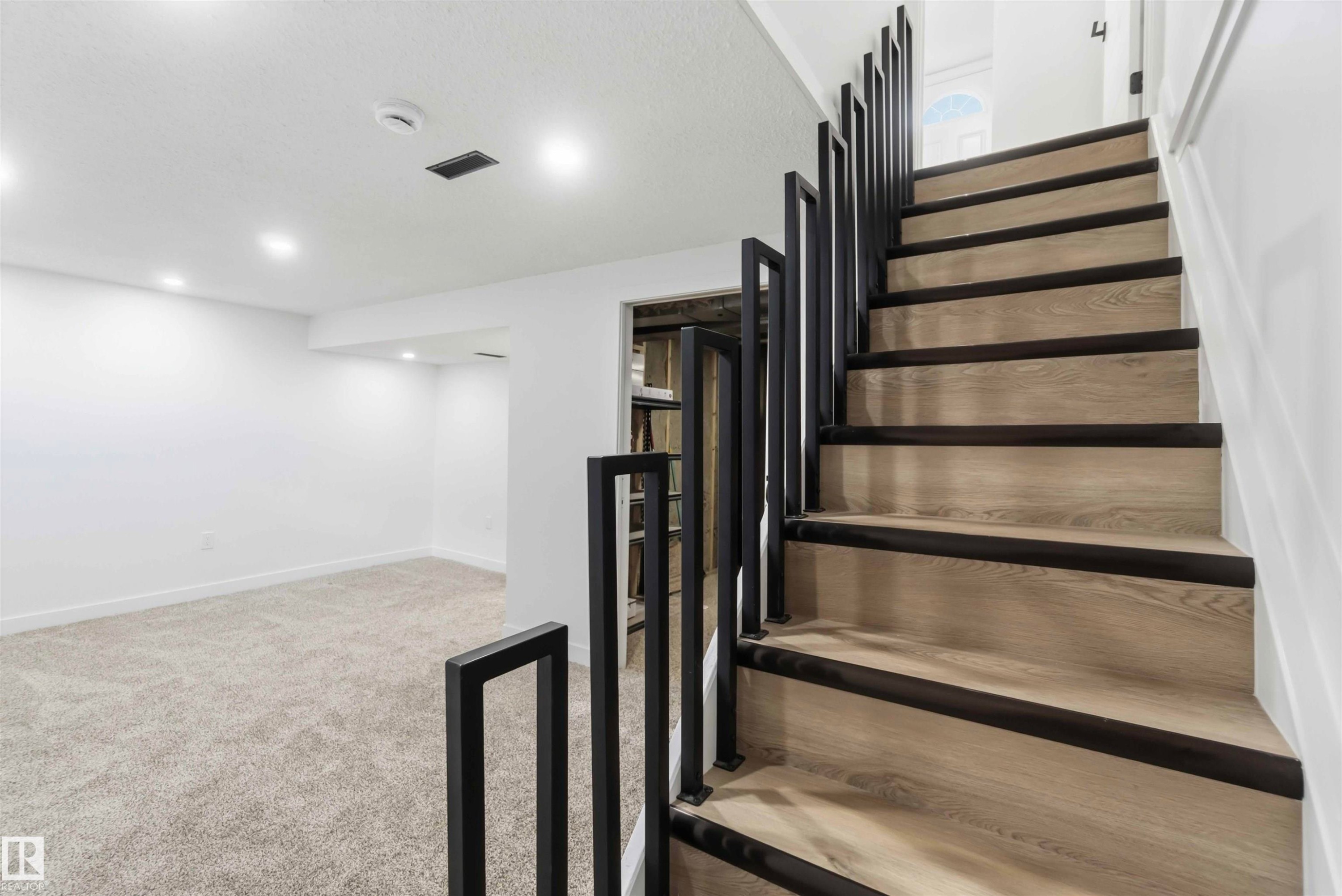 Welcome to 160 Habitat CR NW - 160 Habitat Crescent Nw, Edmonton, AB