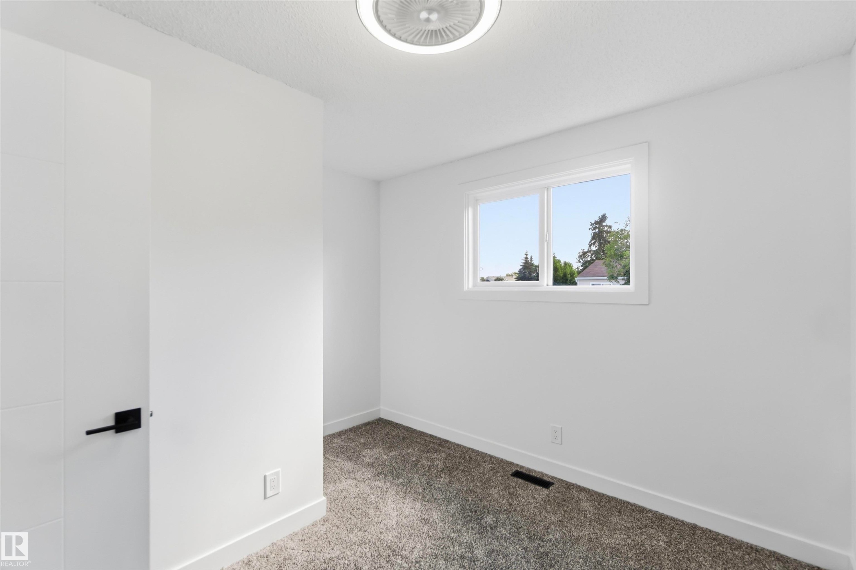 Welcome to 160 Habitat CR NW - 160 Habitat Crescent Nw, Edmonton, AB