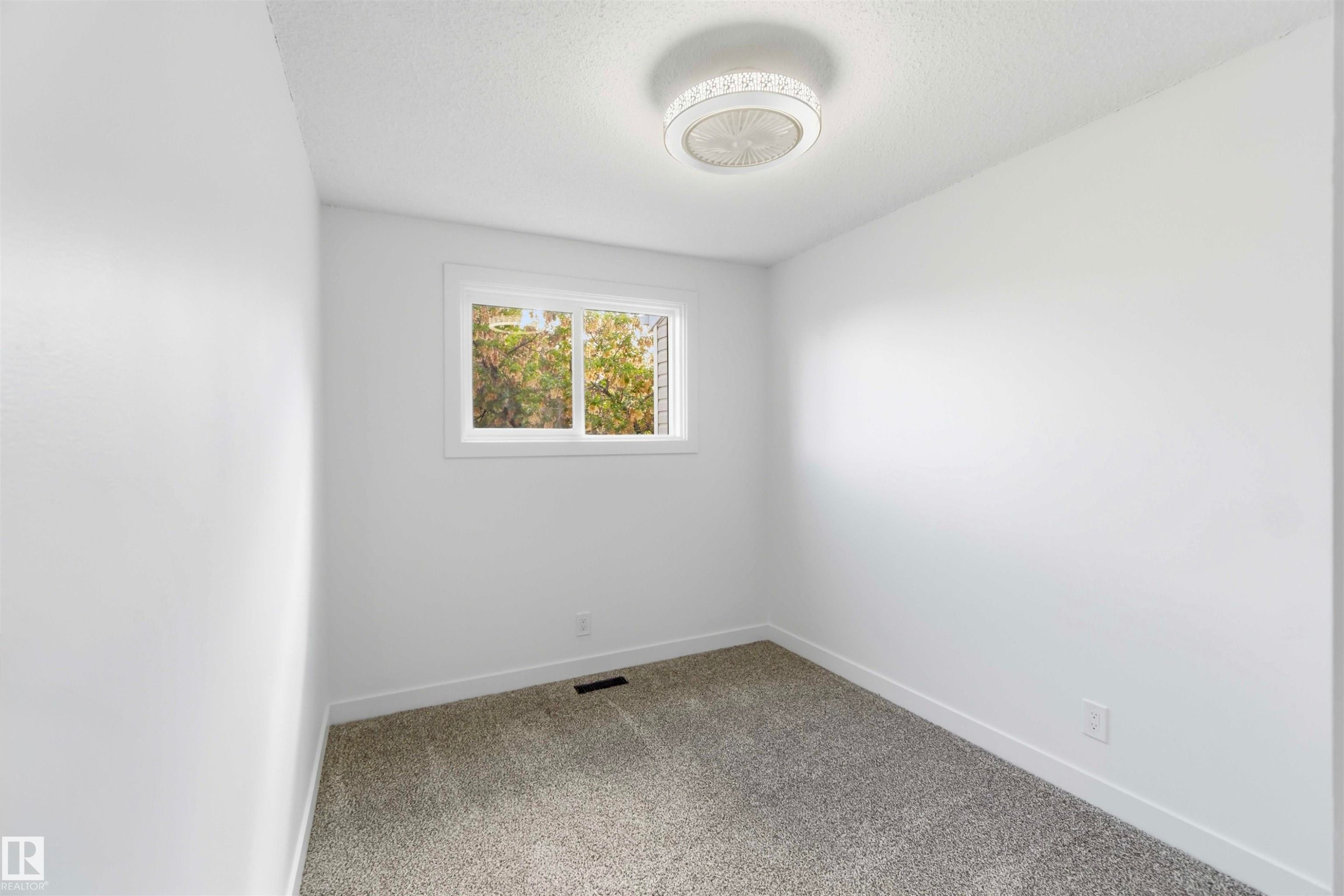 Welcome to 160 Habitat CR NW - 160 Habitat Crescent Nw, Edmonton, AB
