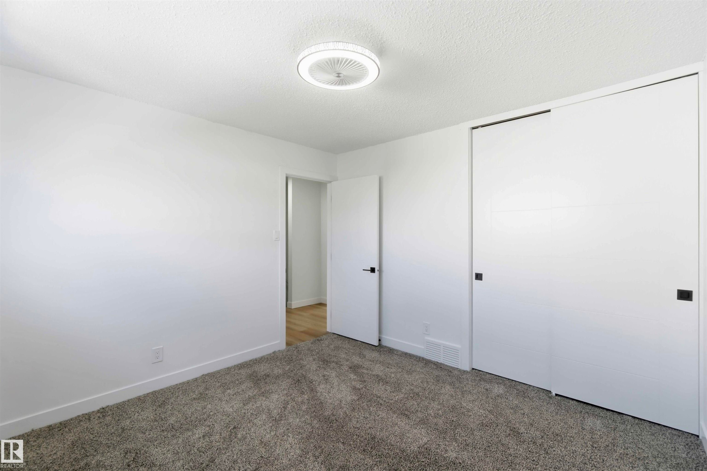 Welcome to 160 Habitat CR NW - 160 Habitat Crescent Nw, Edmonton, AB