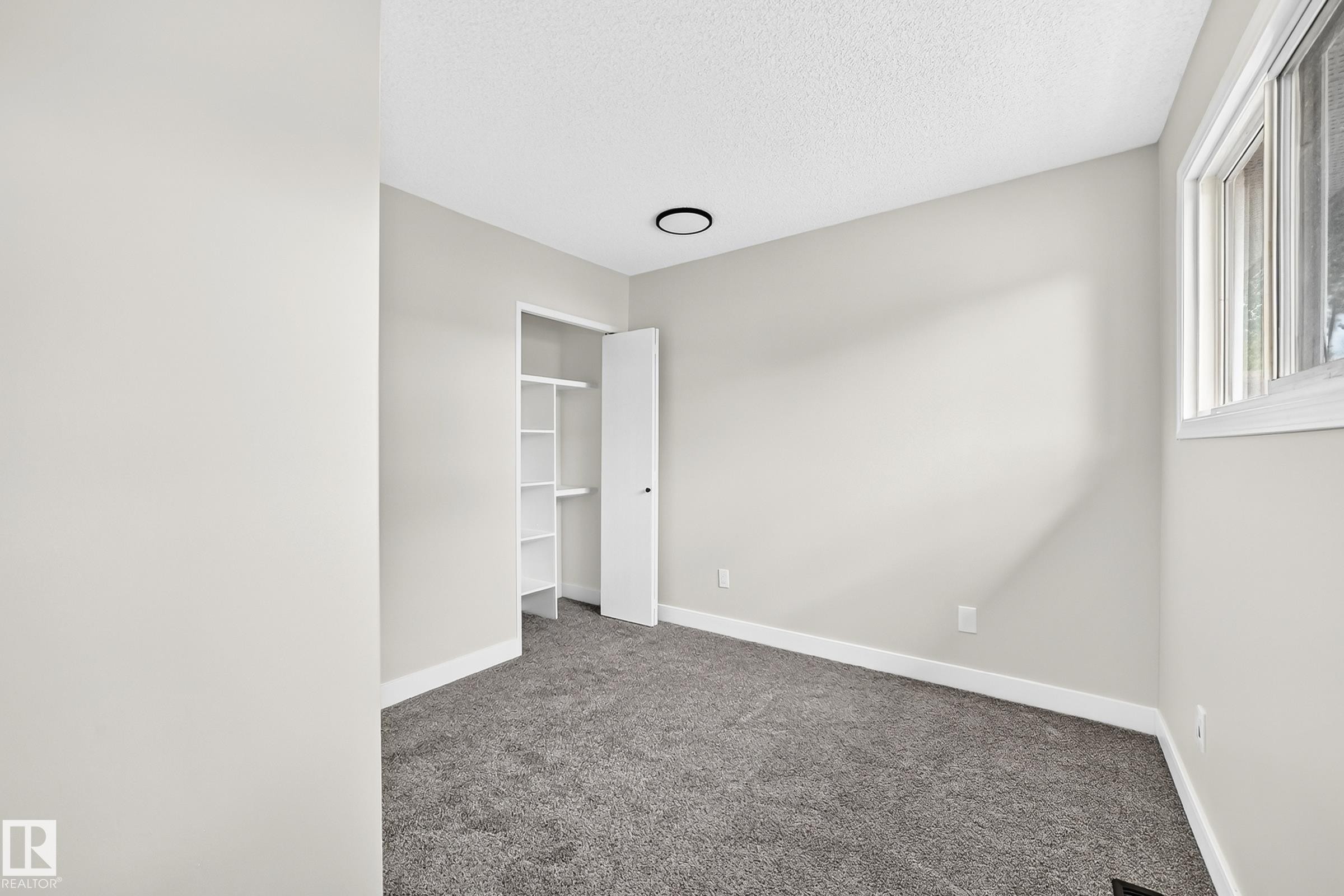 13845 24 Street Nw, Edmonton, AB