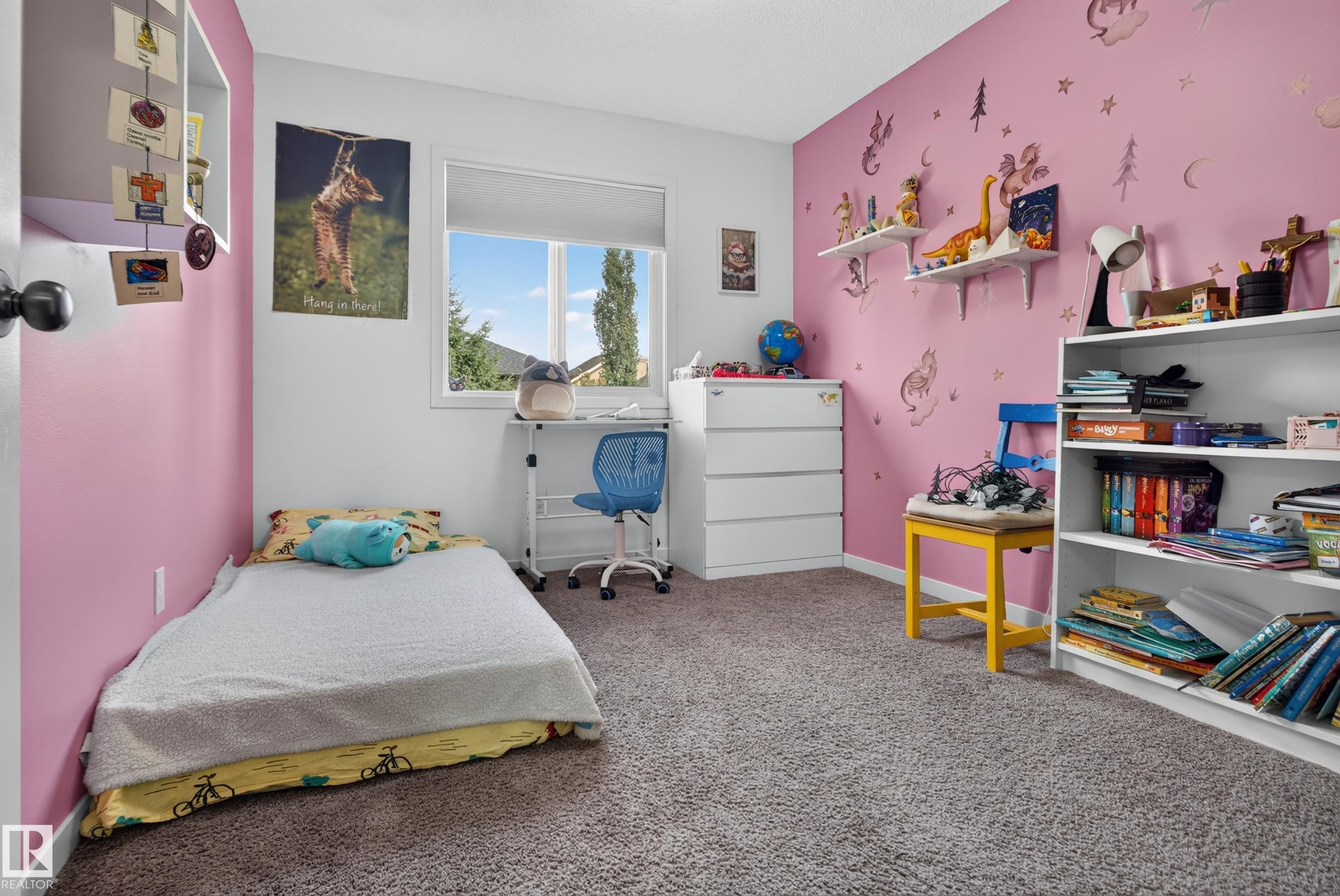 Carpeted room with a double window and window blind - 17363 120 Street Nw, Edmonton, AB
