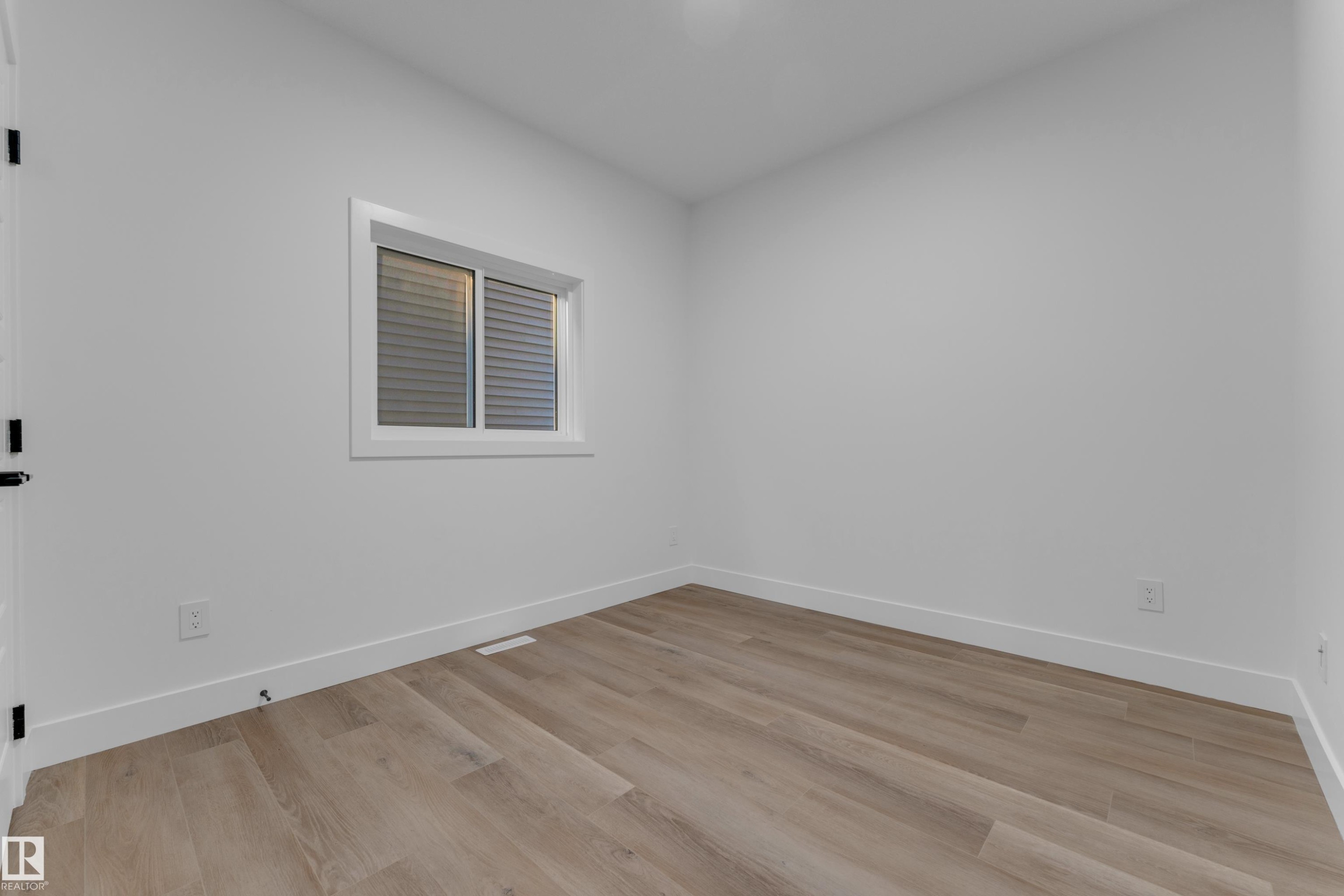 Neutral wall tones - 236 Linden Loop, Leduc, AB