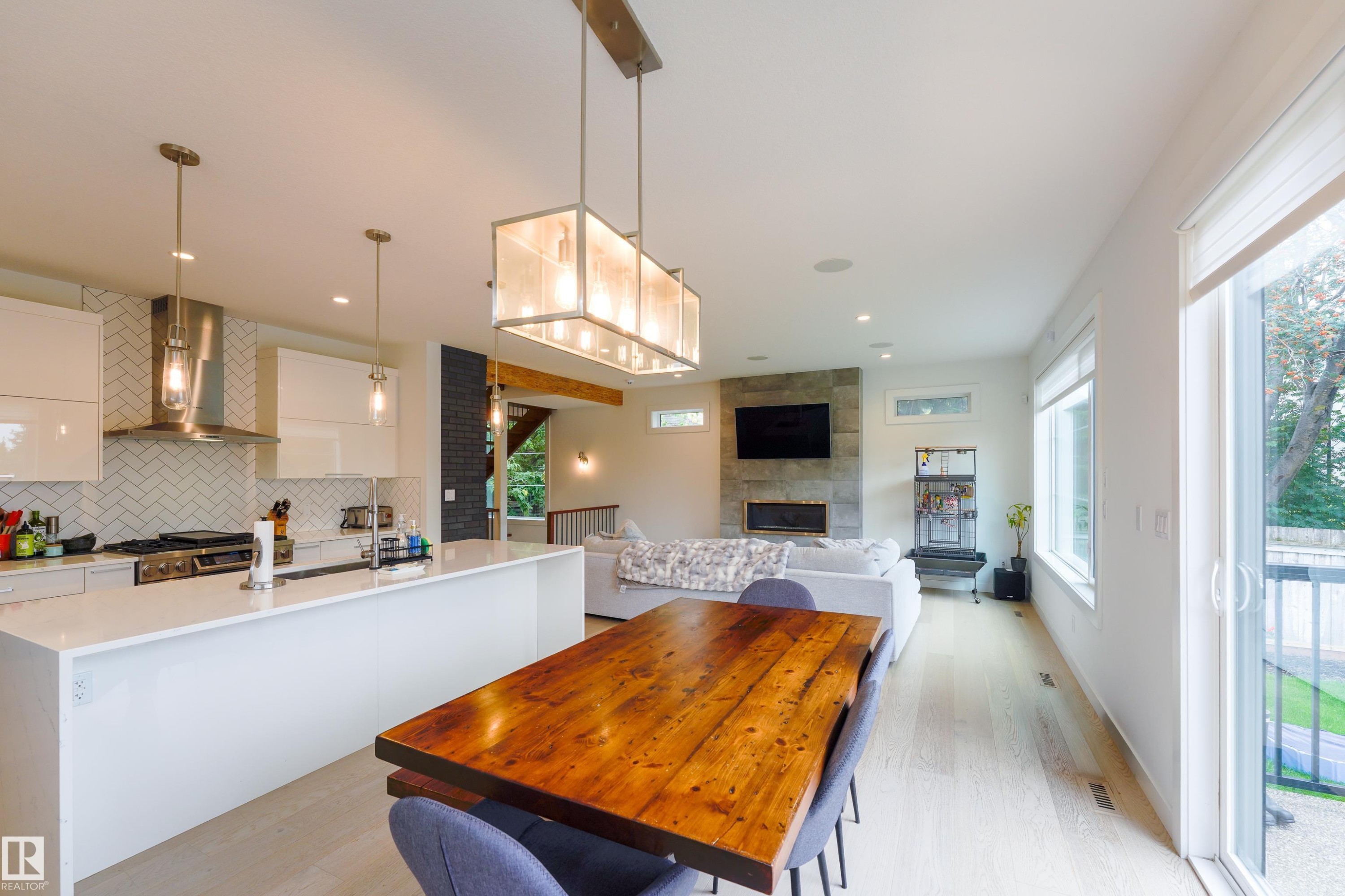 12819 Woodbend Place Nw, Edmonton, AB