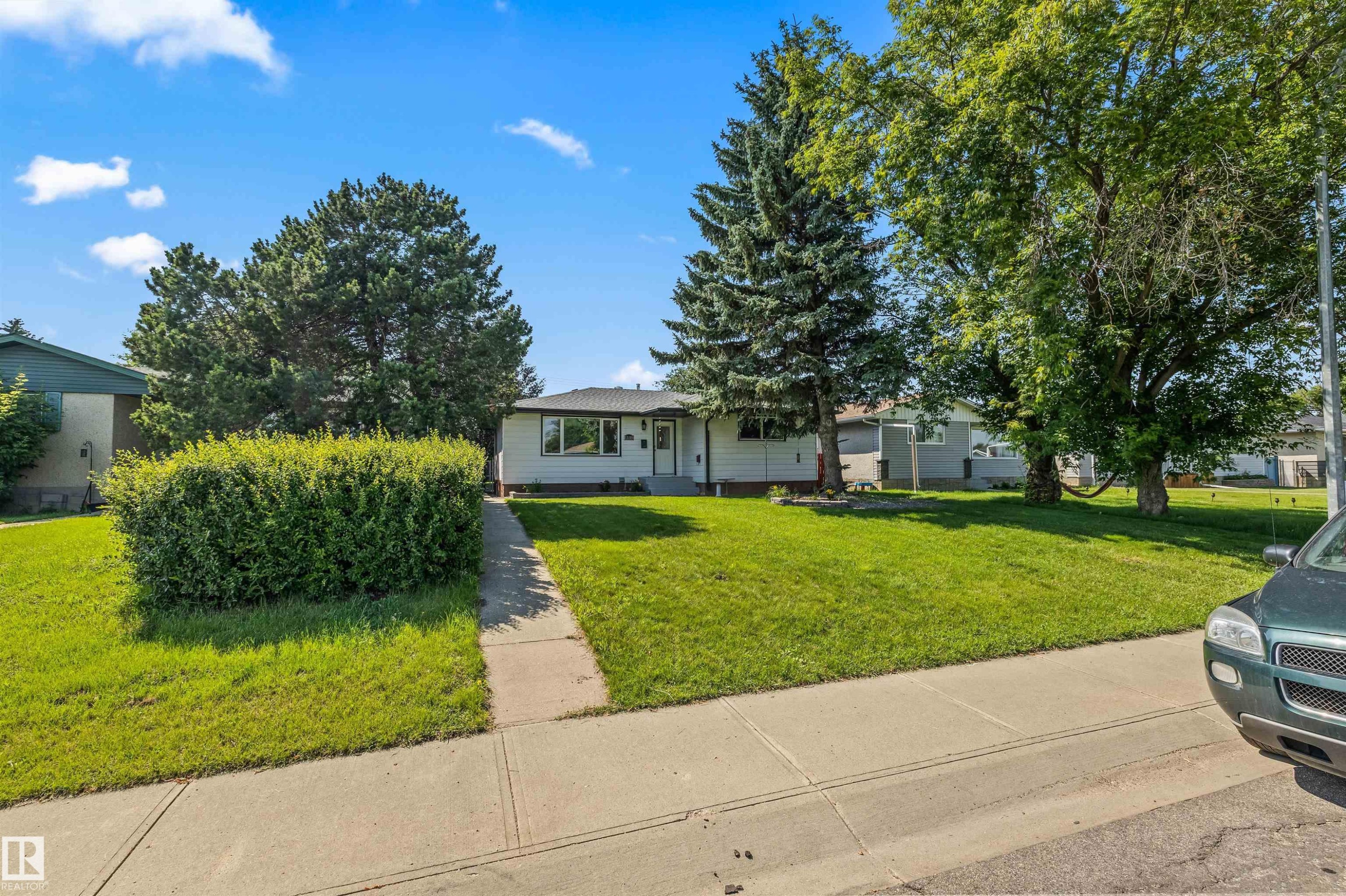 Ranch-style residence featuring a white exterior with dark trim accents - 13320 123 Street Nw, Edmonton, AB - Outdoor