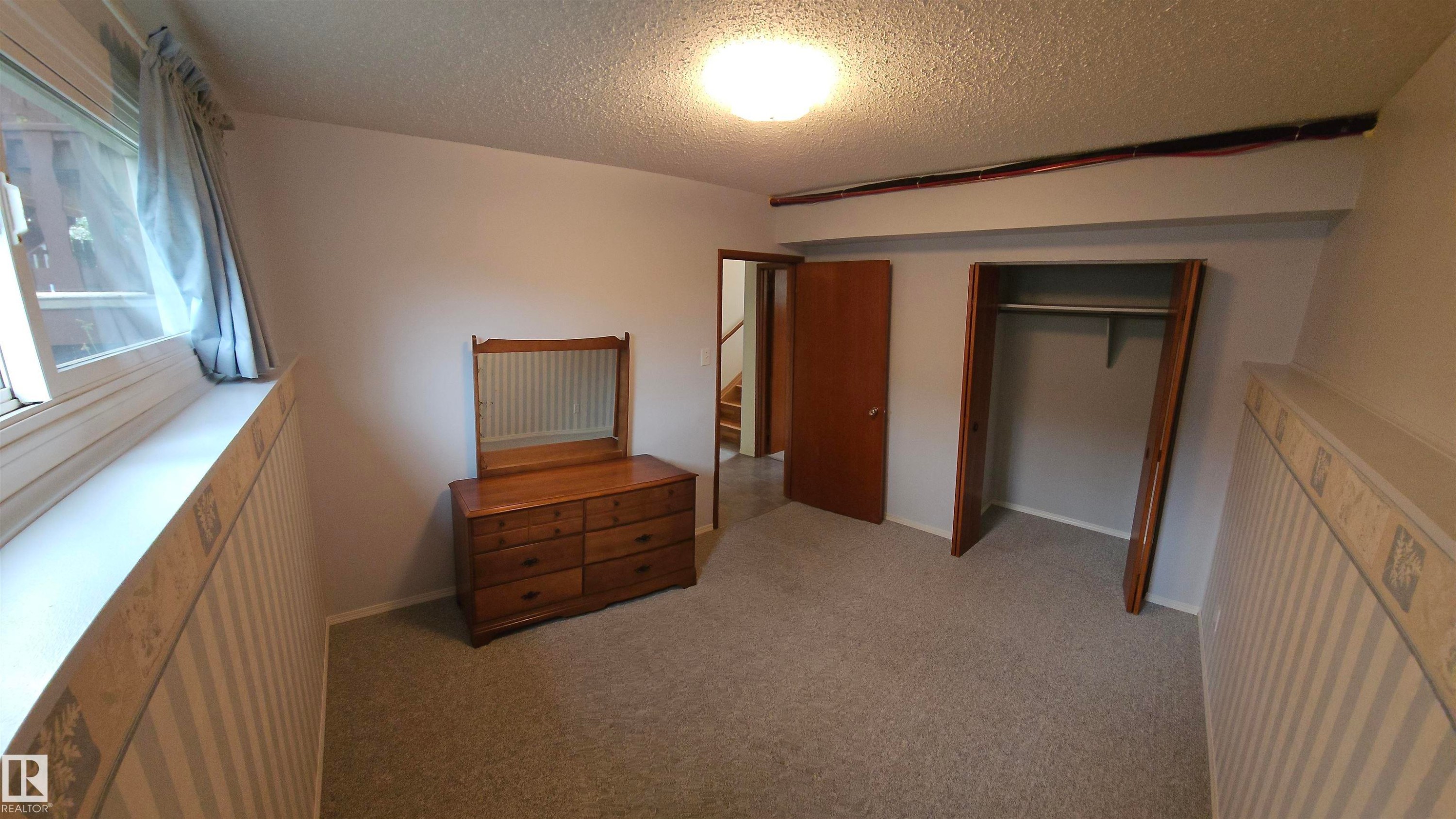 2nd basement bedroom - 13439 114 Street Nw, Edmonton, AB