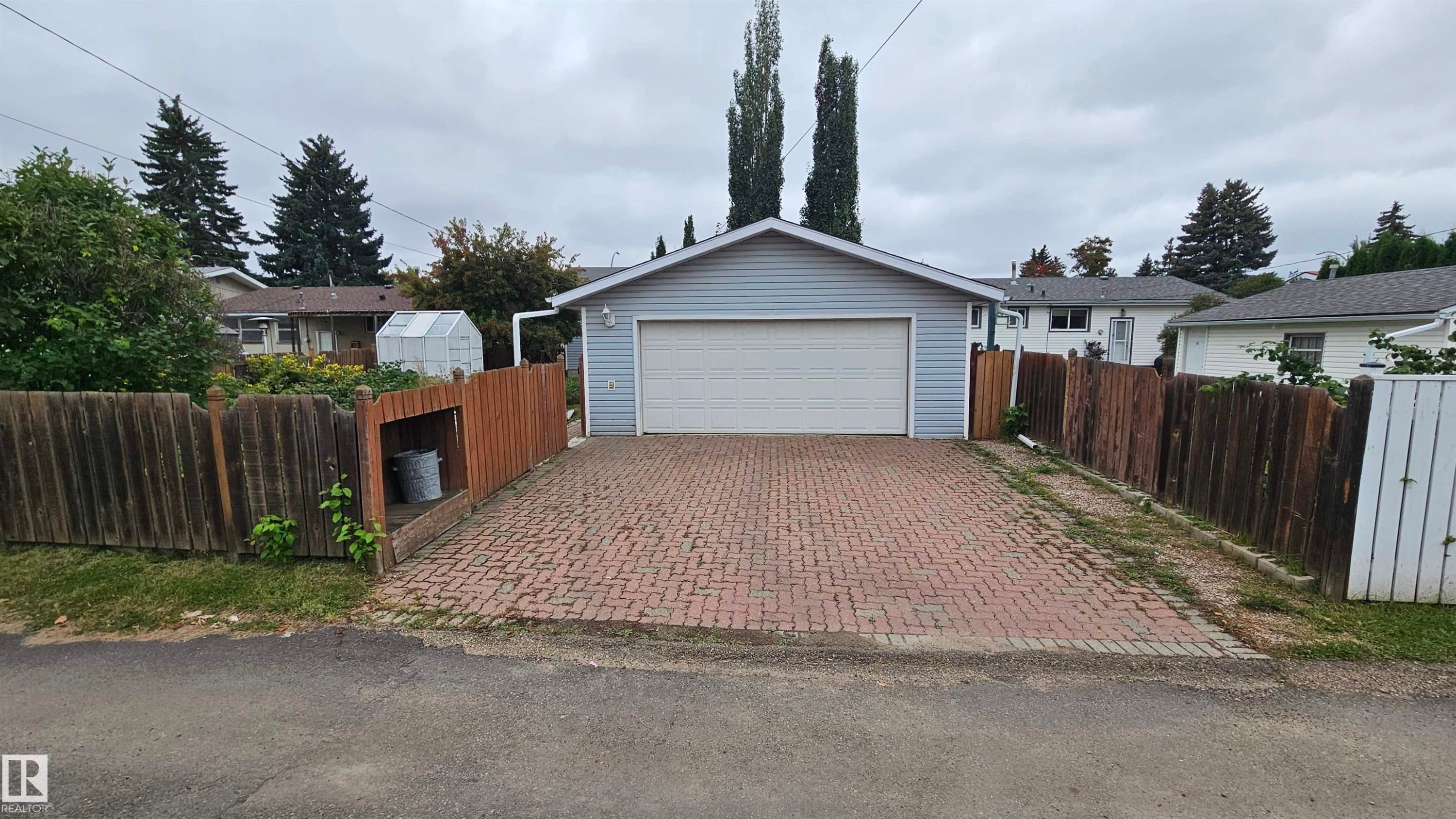 Double garage with additional parking pad. - 13439 114 Street Nw, Edmonton, AB