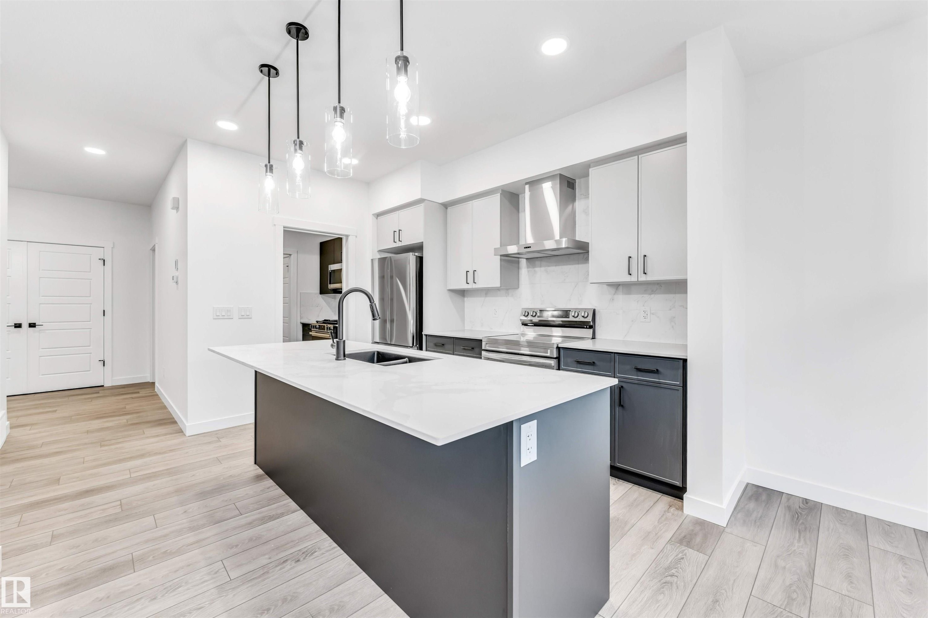 908 17 Avenue Nw, Edmonton, AB