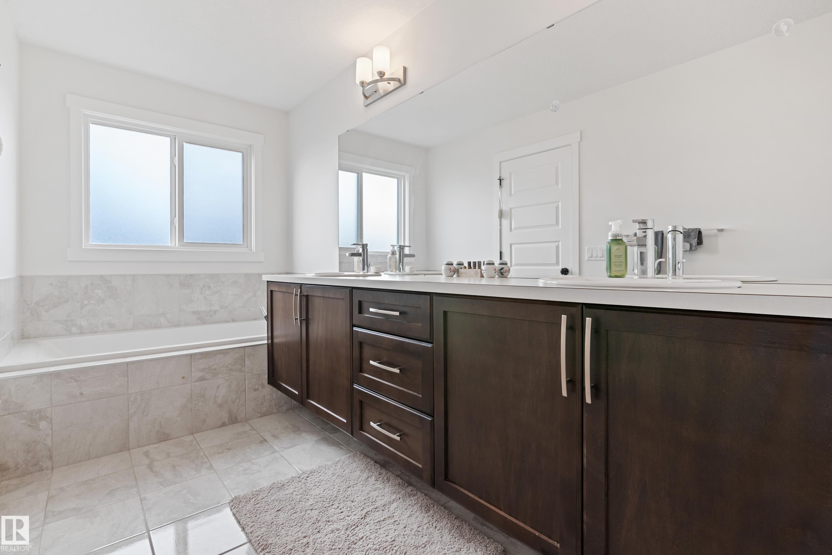 20731 99 Avenue Nw, Edmonton, AB