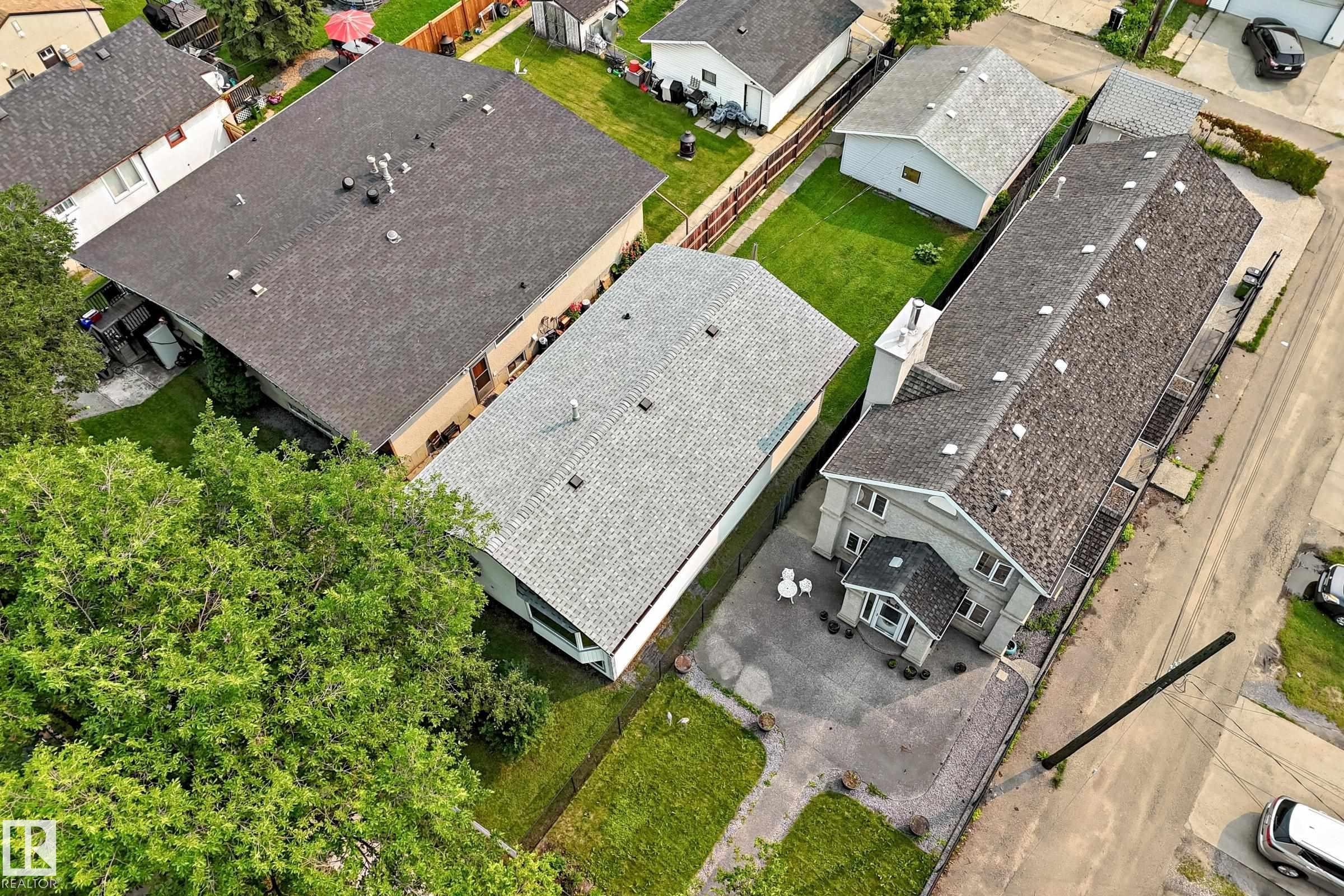 Paved driveway, two-story exterior, shingled roof, mature tree, and landscaped grounds - 12721 117 Street Nw, Edmonton, AB