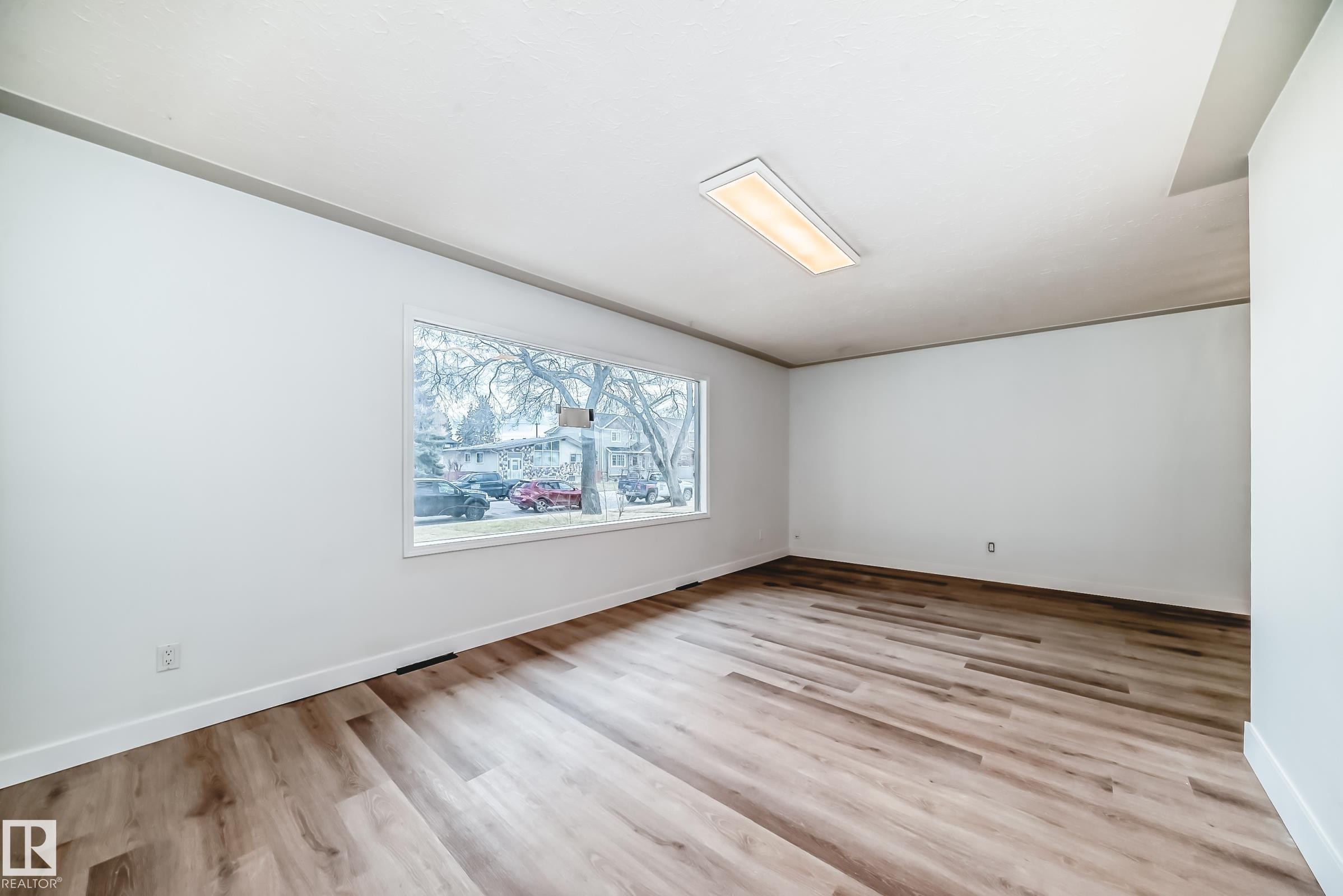 9126 152 St Nw, Edmonton, AB - Indoor Photo Showing Other Room