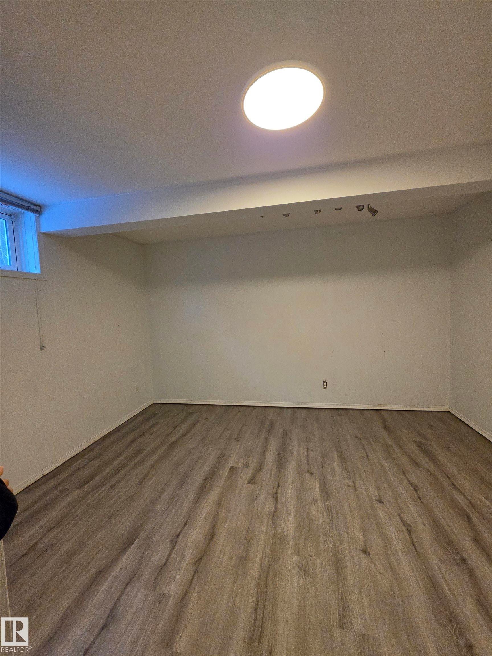 9126 152 St Nw, Edmonton, AB - Indoor Photo Showing Other Room