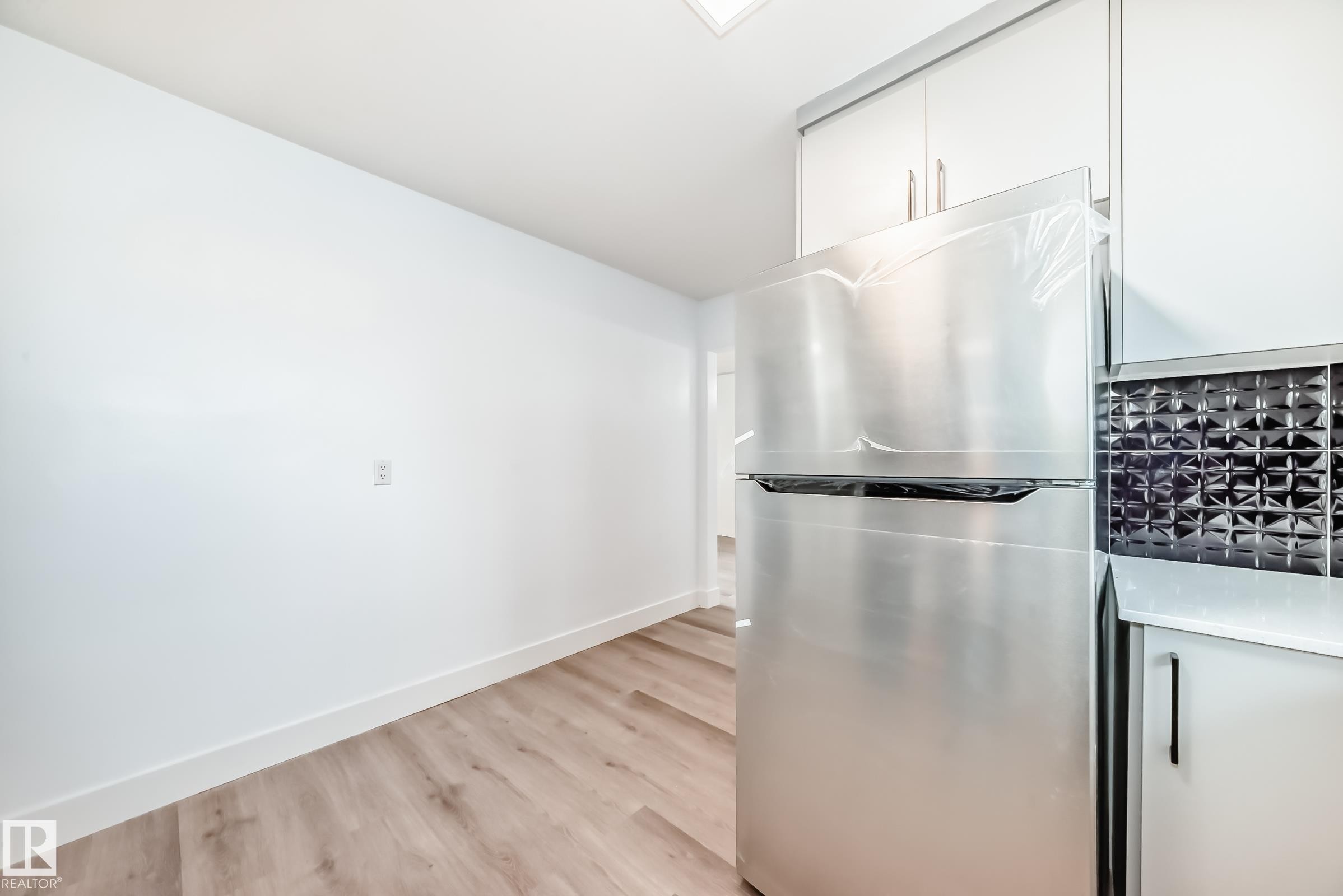 9126 152 St Nw, Edmonton, AB - Indoor