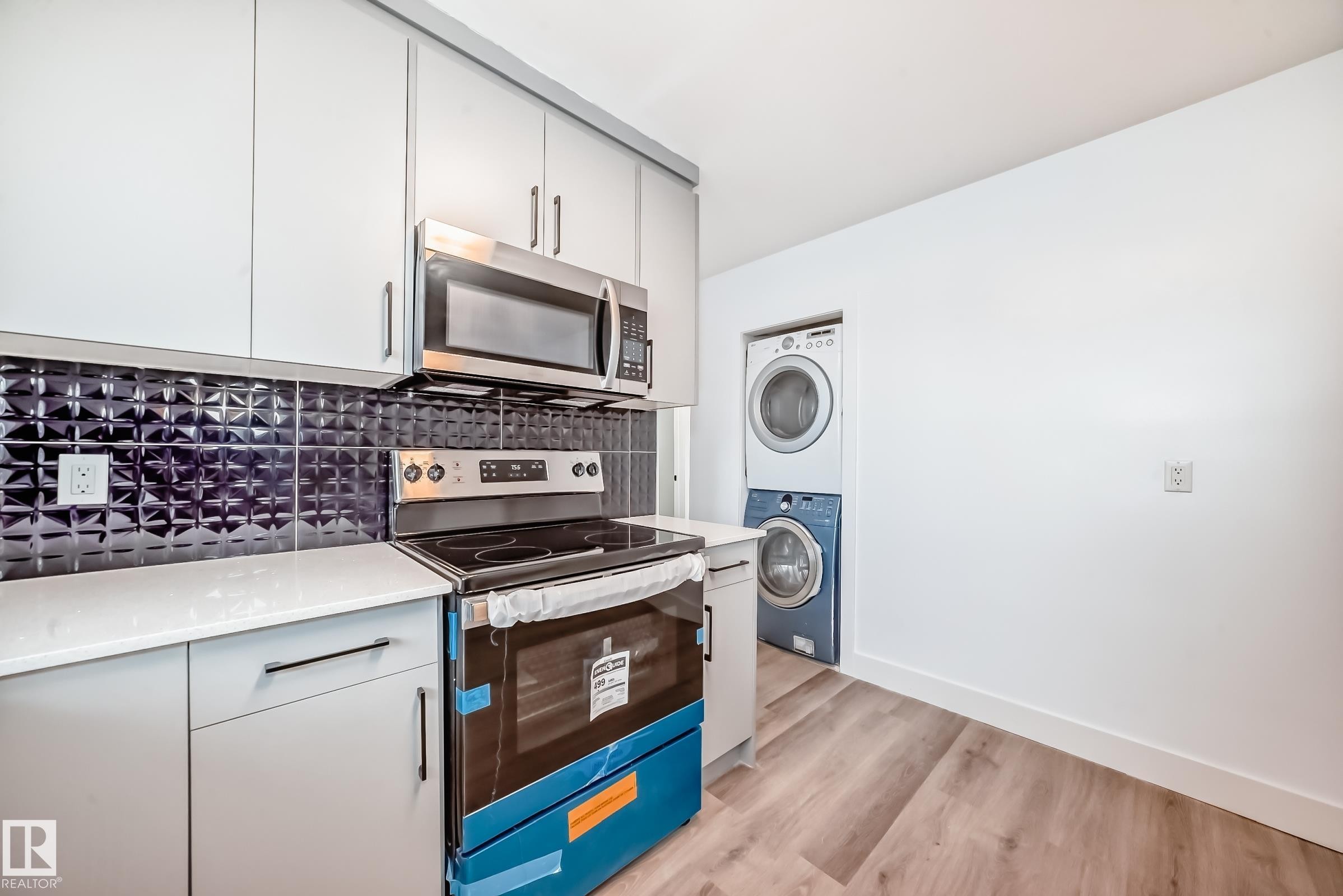 9126 152 St Nw, Edmonton, AB - Indoor Photo Showing Kitchen