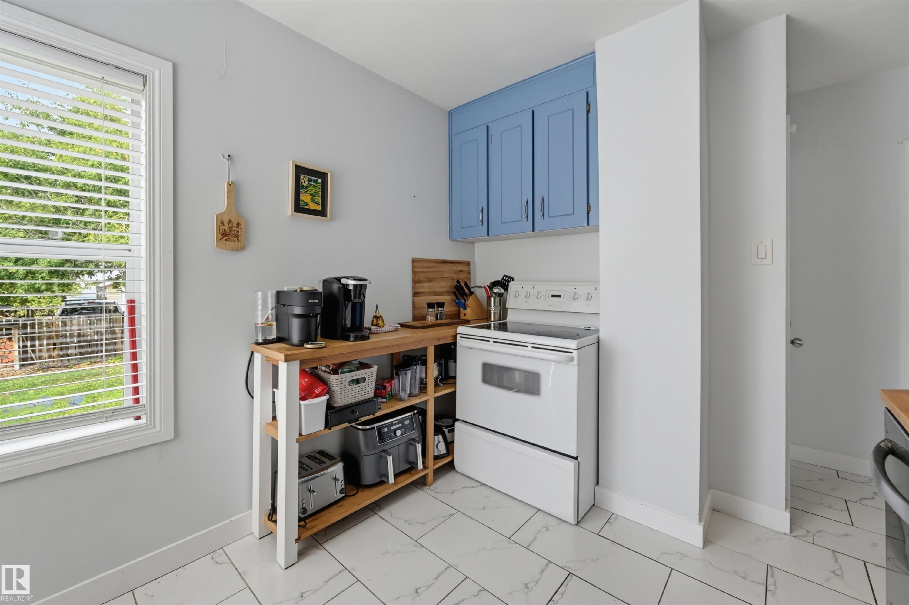 10670 61 Avenue Nw, Edmonton, AB