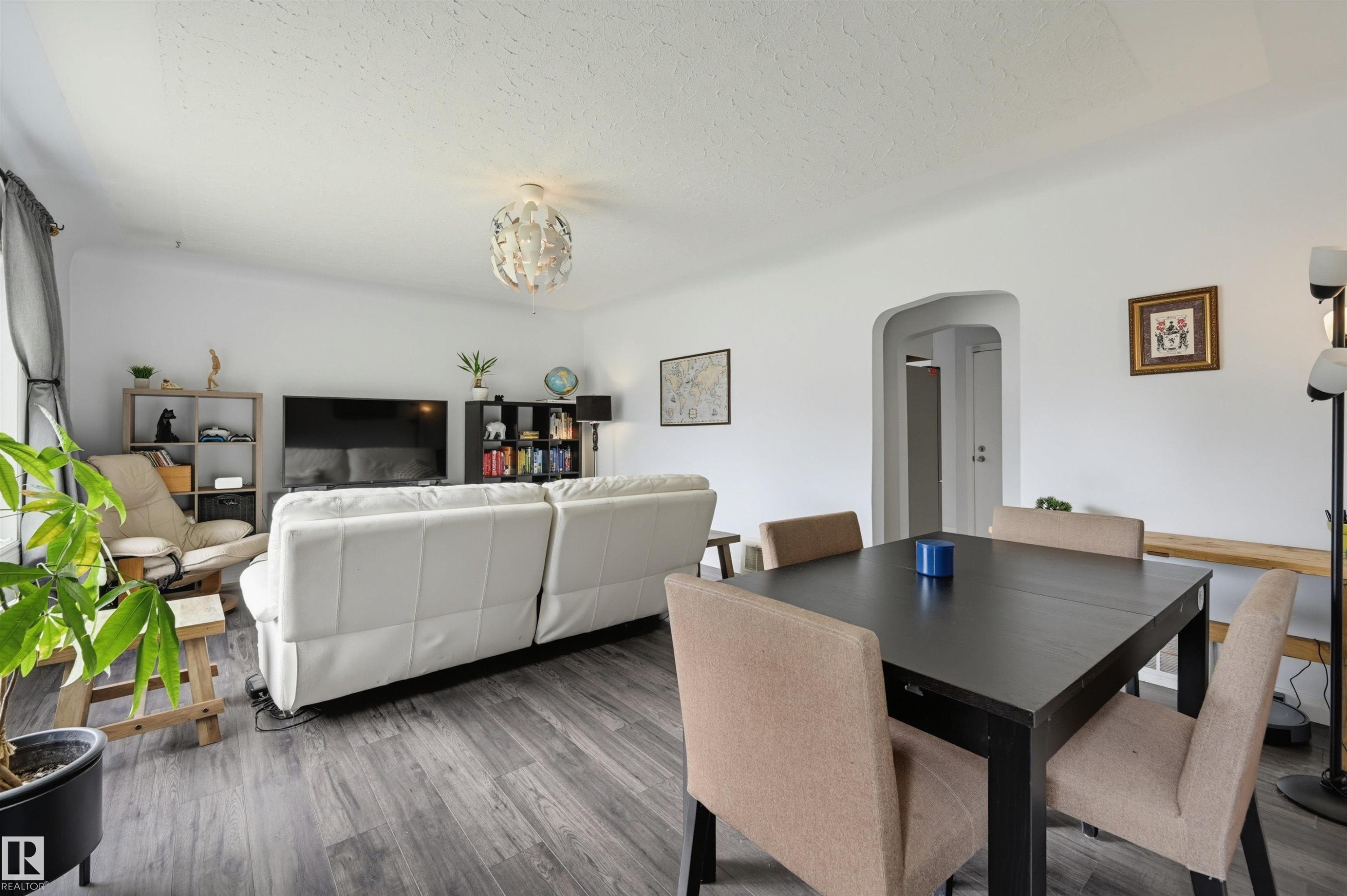 10670 61 Avenue Nw, Edmonton, AB