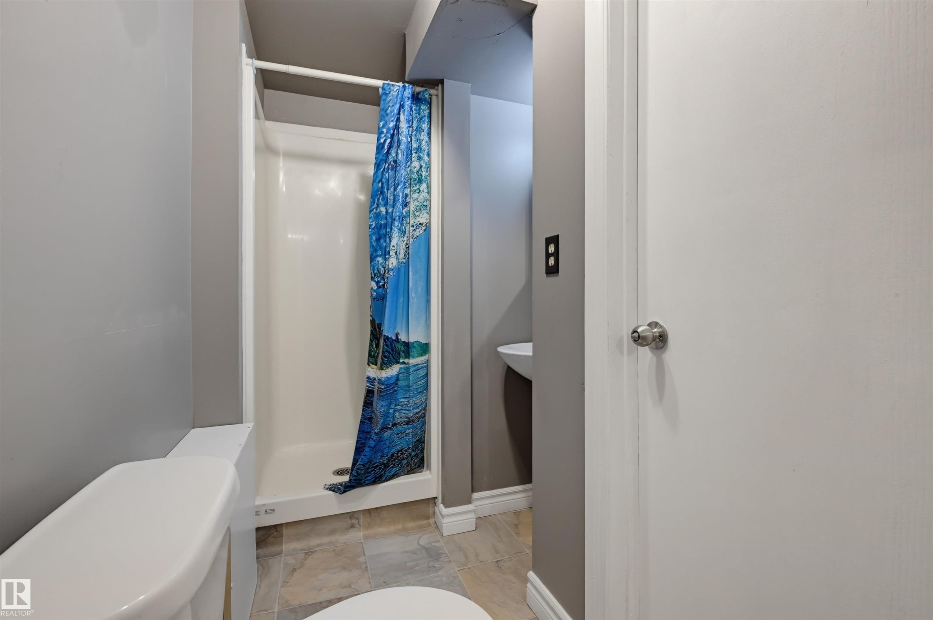10670 61 Avenue Nw, Edmonton, AB