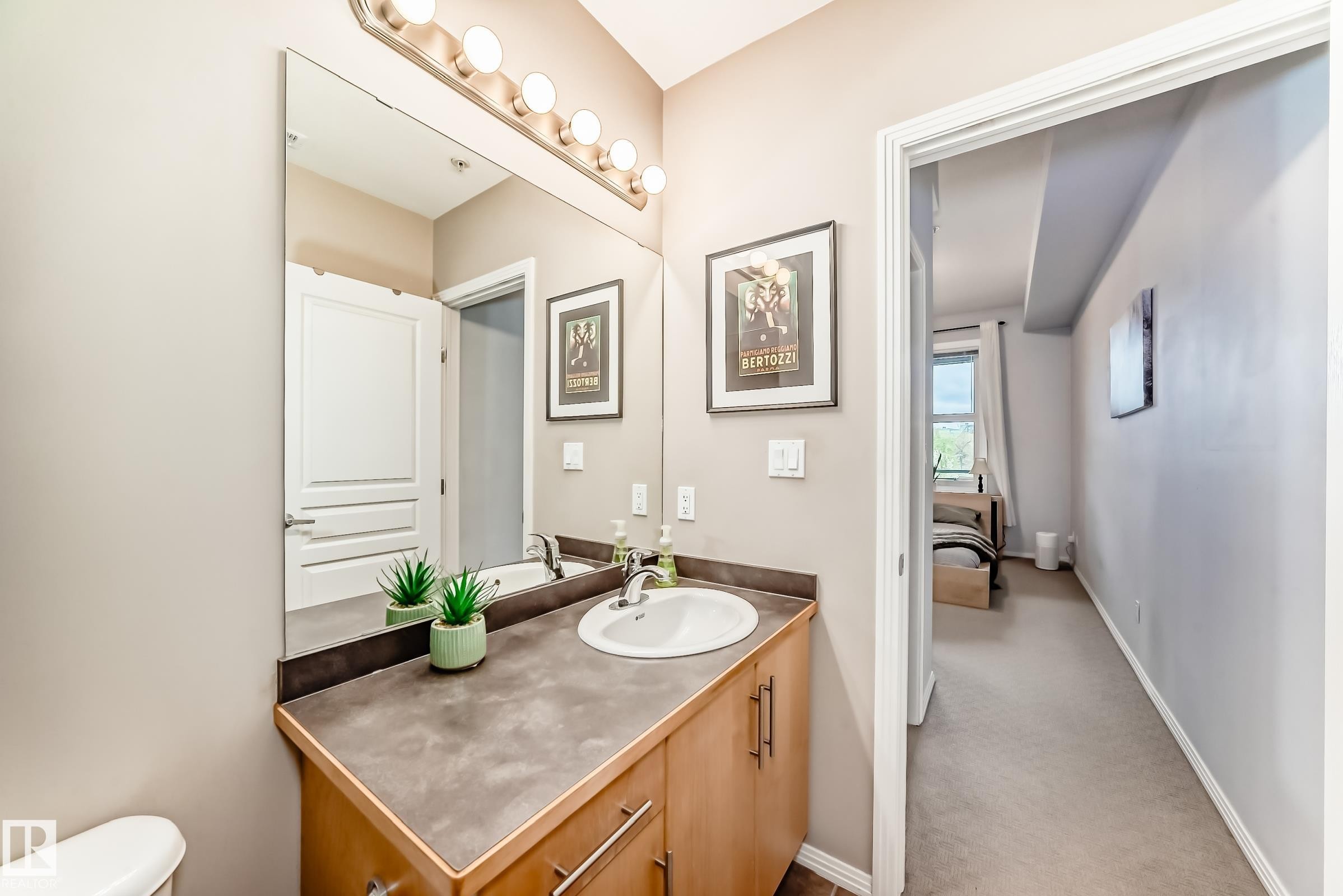 #303 10531 117 St Nw, Edmonton, AB