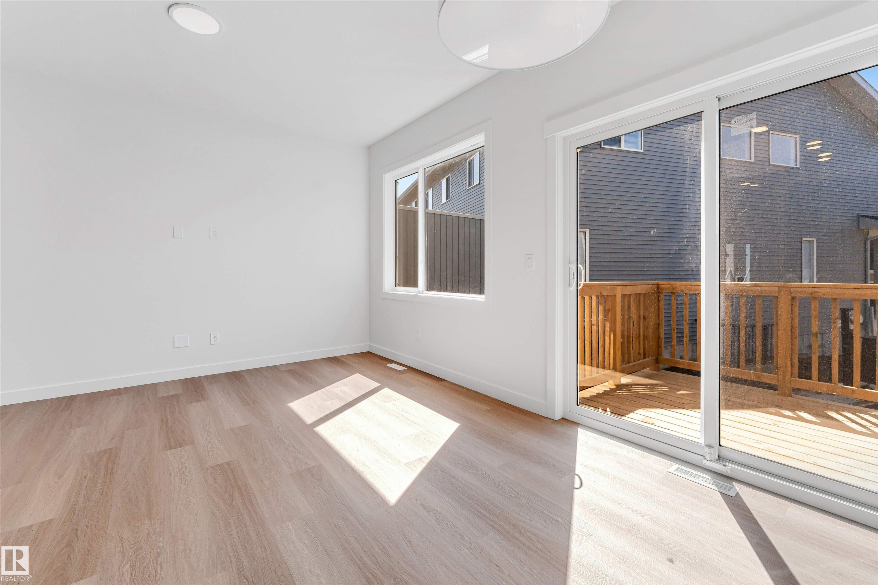 Hardwood-style flooring throughout, recessed ceiling lighting, and a white ceiling light fixture - #48 710 Mattson Dr Sw Sw, Edmonton, AB
