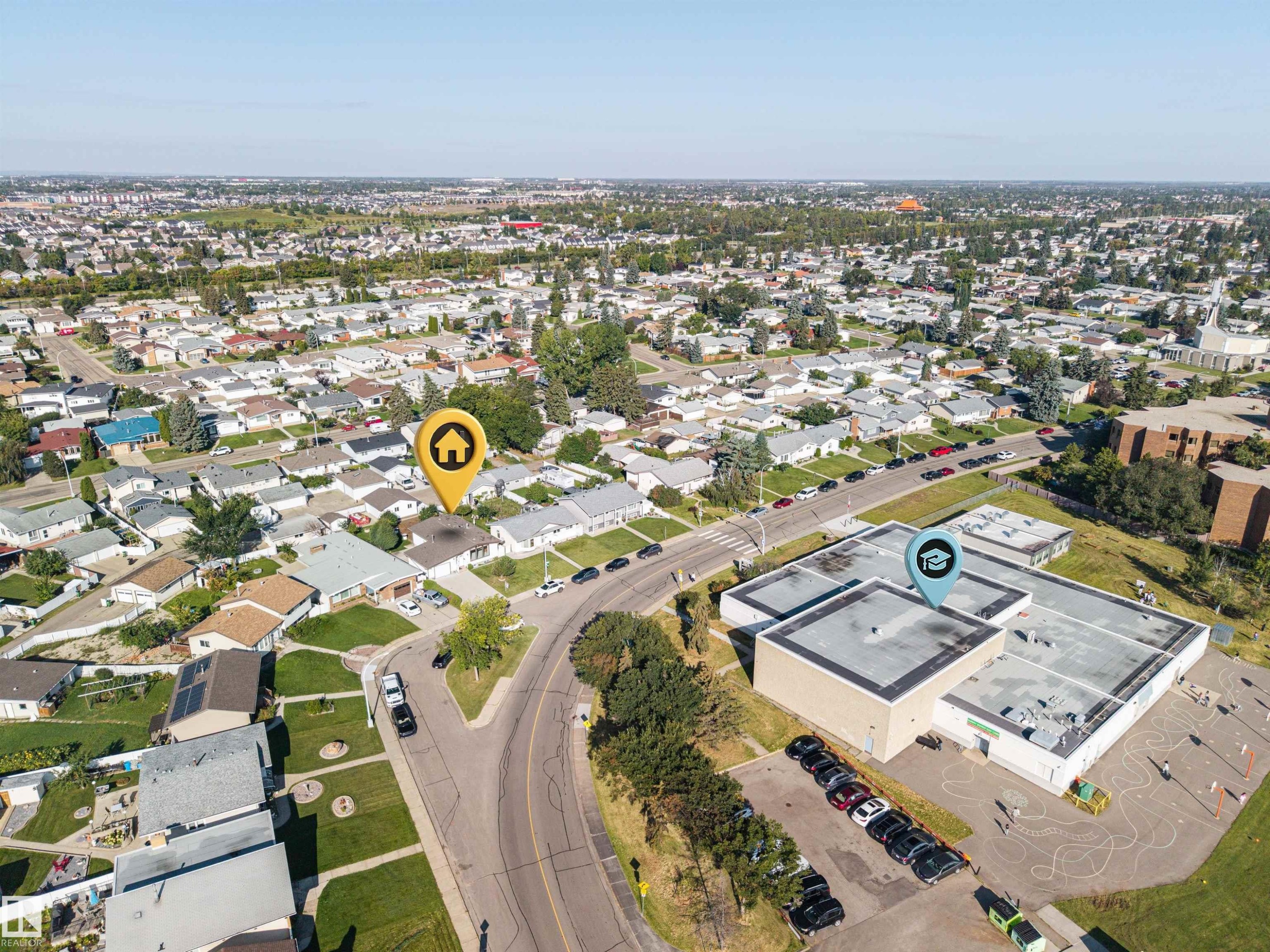 Residential area featuring a mix of housing styles and established trees - 14008 94 Street Nw, Edmonton, AB